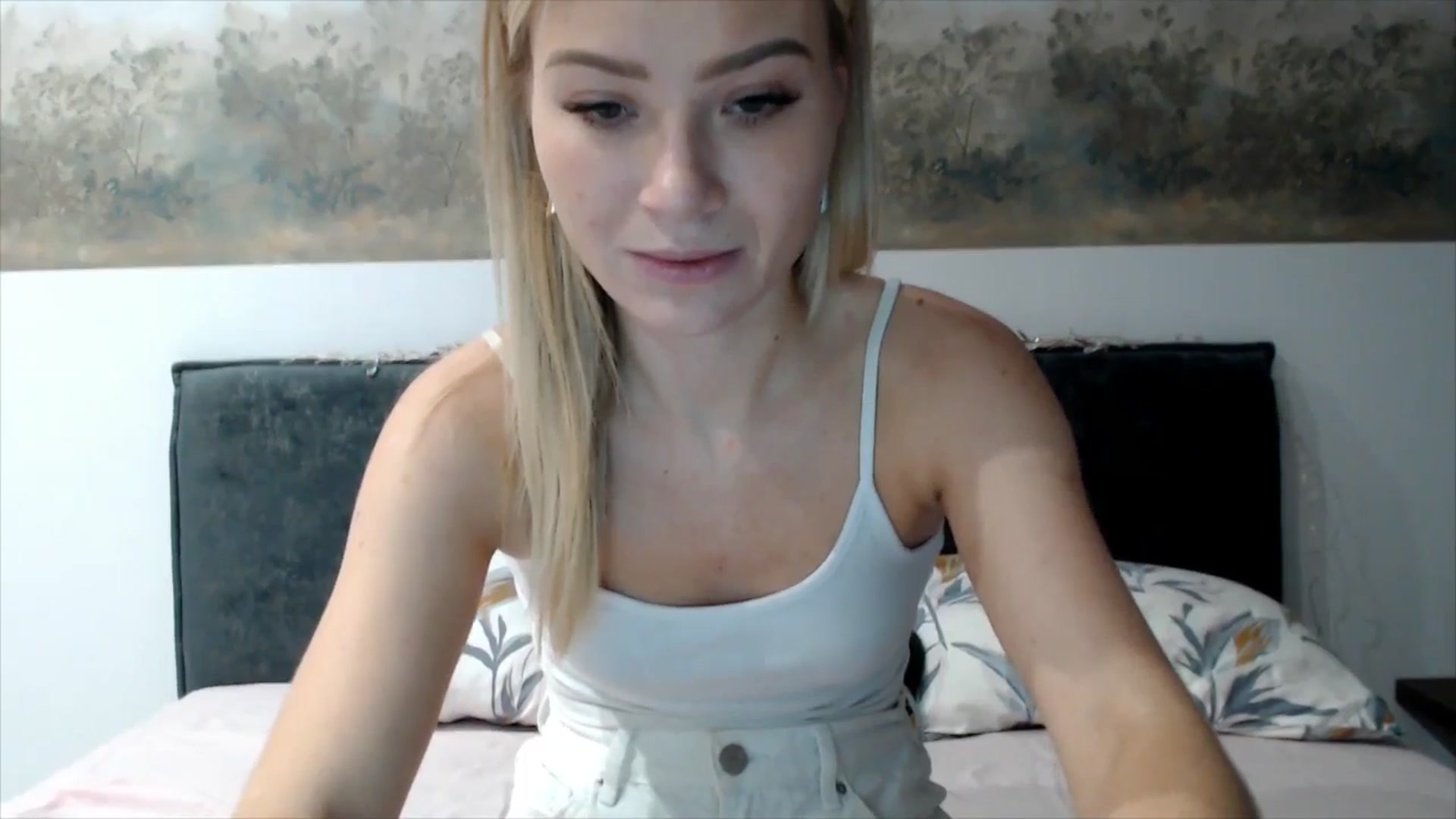 Gallery image thumbnail from fiancee's myfreecams stream on, 12/05/2025, 17:34 image 19 of 20