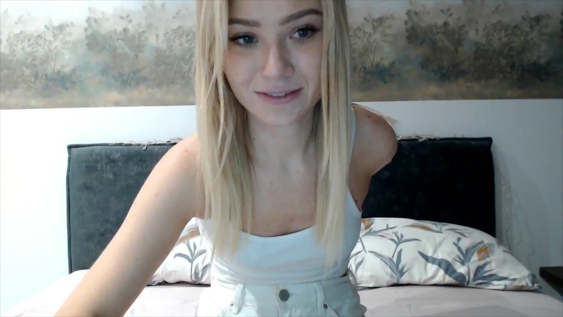 Gallery image thumbnail from fiancee's myfreecams stream on, 12/05/2025, 17:34 image 18 of 20