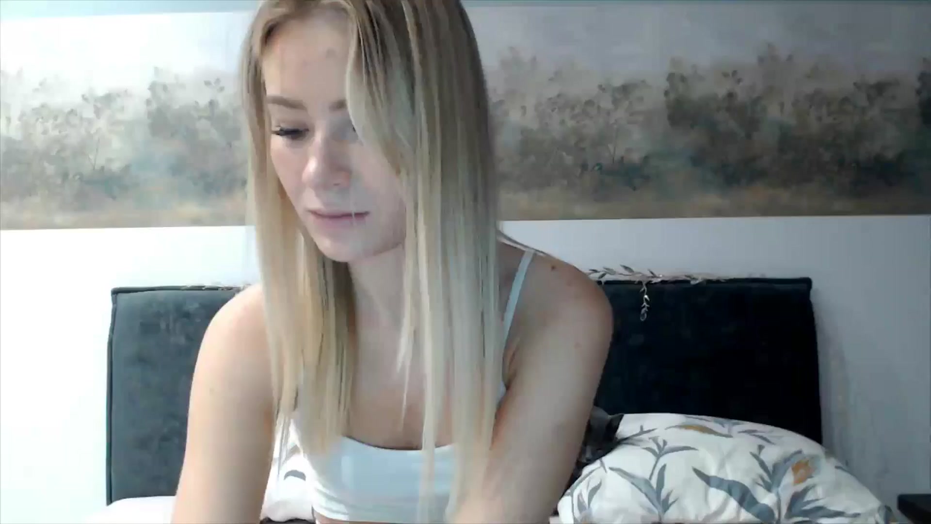 Gallery image thumbnail from fiancee's myfreecams stream on, 12/05/2025, 17:34 image 6 of 20