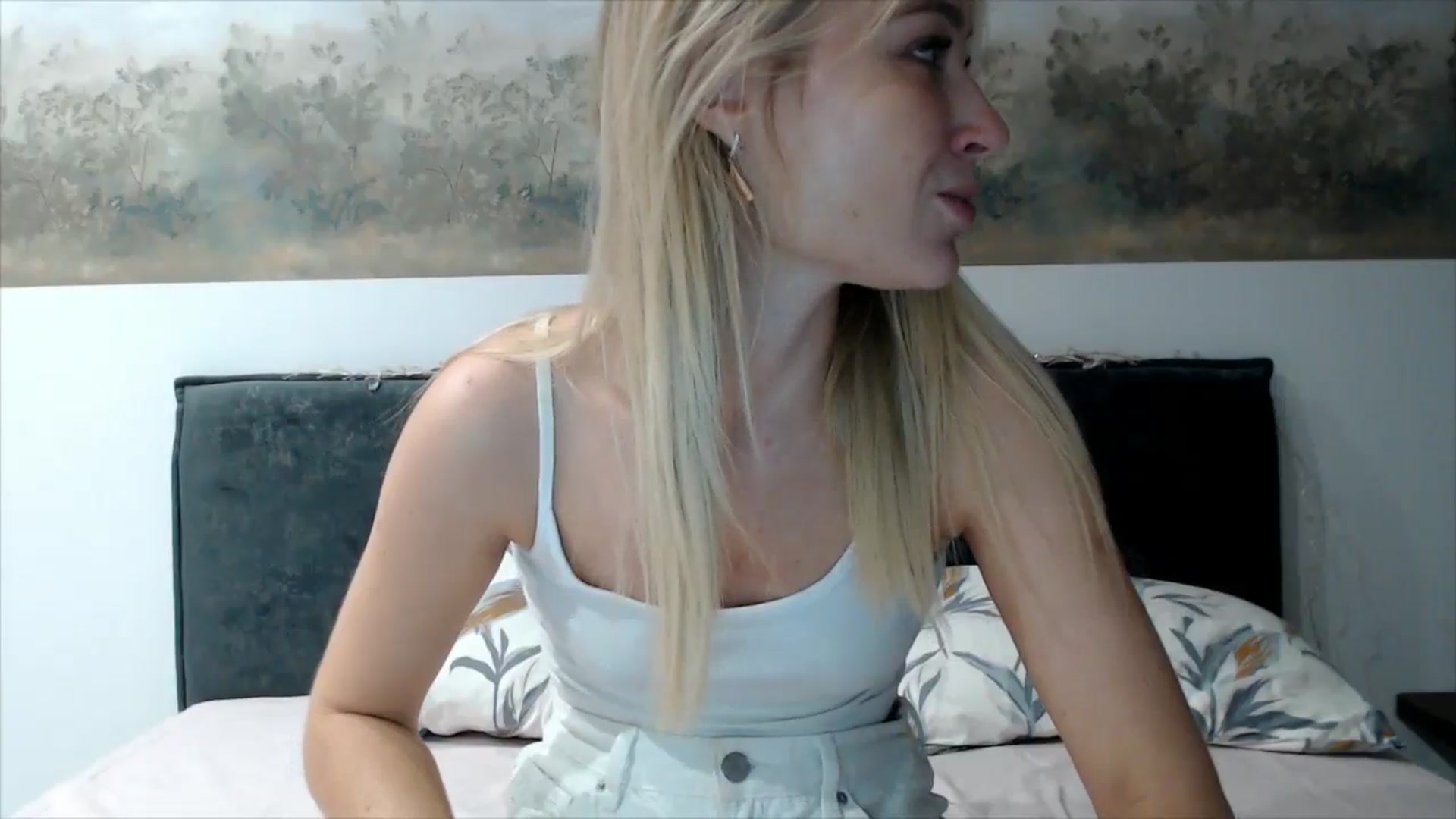 Gallery image thumbnail from fiancee's myfreecams stream on, 12/05/2025, 17:34 image 16 of 20