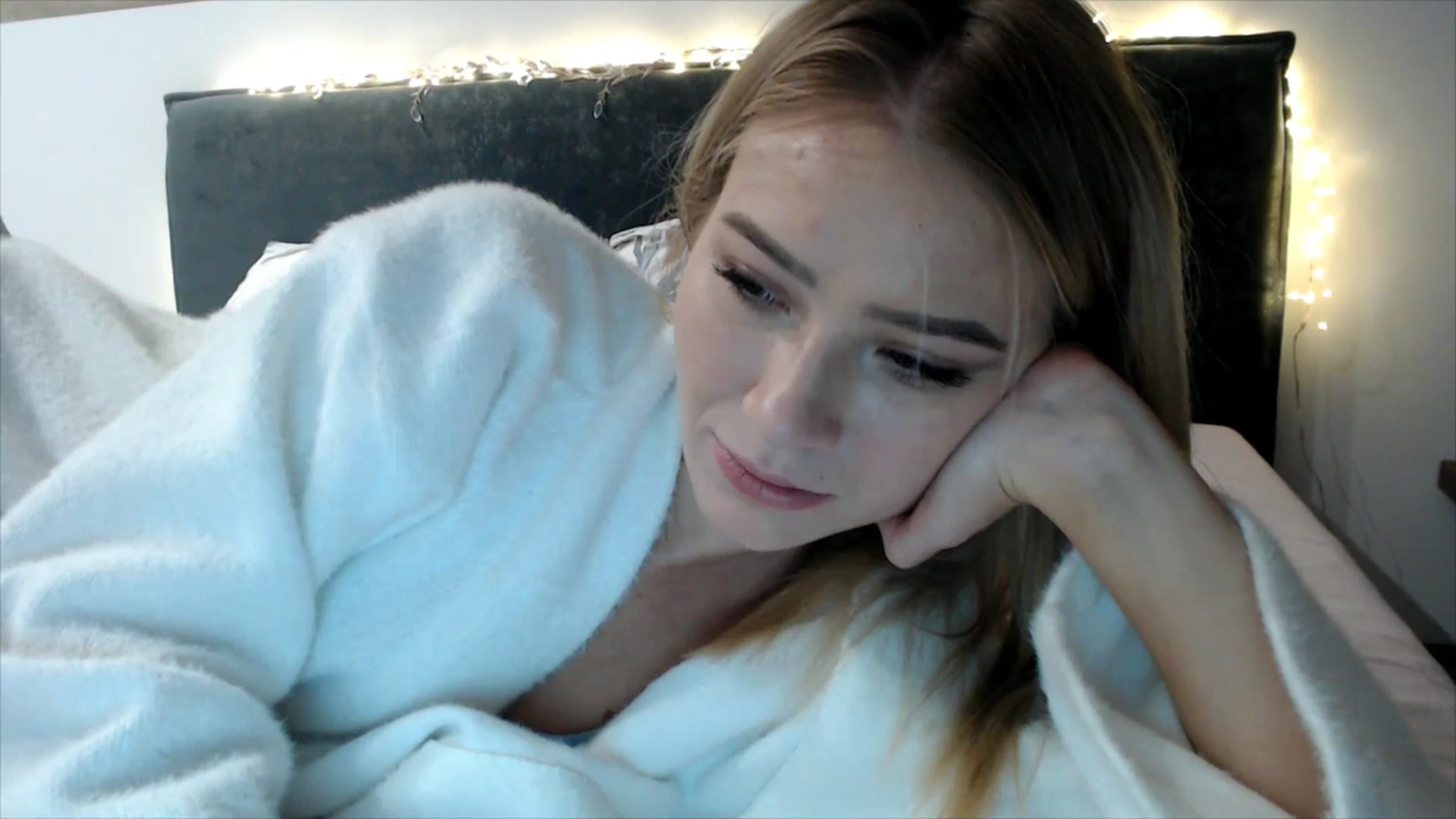 Gallery image thumbnail from fiancee's myfreecams stream on, 12/09/2025, 02:23 image 13 of 20
