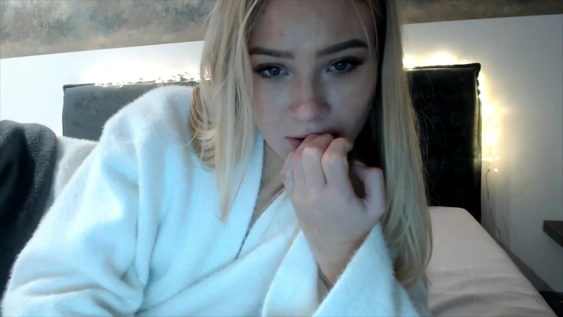 Gallery image thumbnail from fiancee's myfreecams stream on, 12/09/2025, 02:23 image 15 of 20