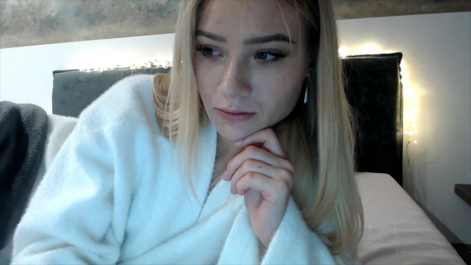 Gallery image thumbnail from fiancee's myfreecams stream on, 12/09/2025, 02:23 image 16 of 20