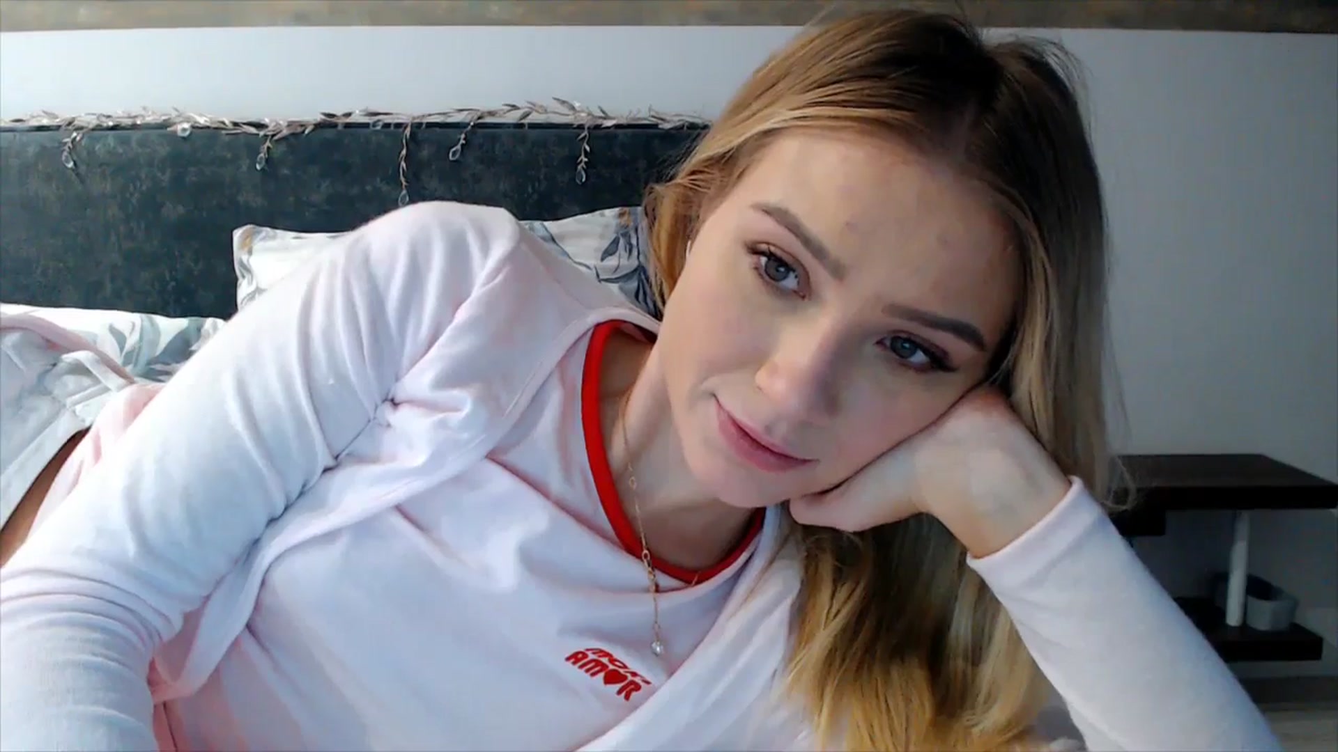 Gallery image thumbnail from fiancee's myfreecams stream on, 12/10/2025, 05:28 image 17 of 20