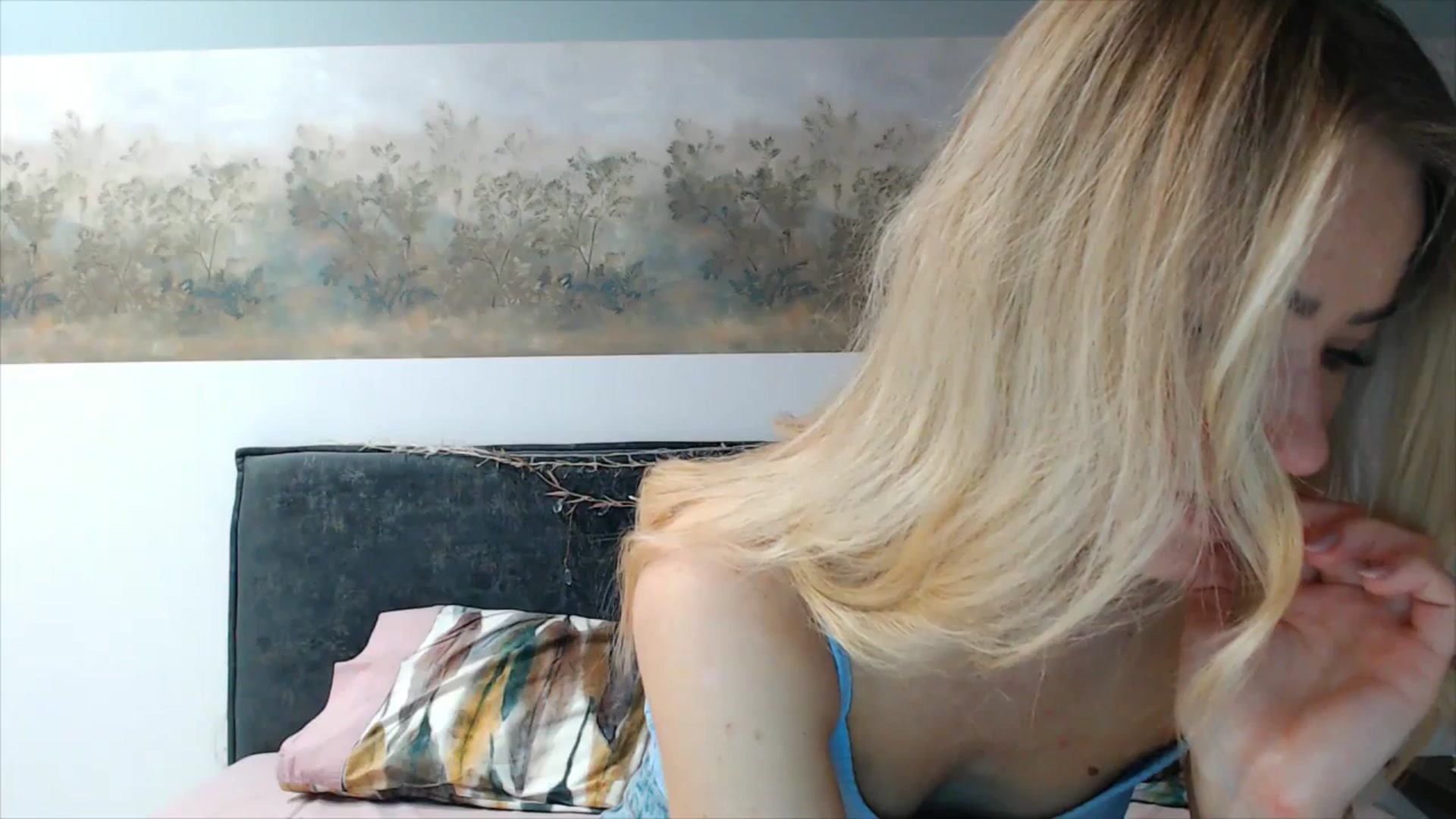Gallery image thumbnail from fiancee's myfreecams stream on, 12/22/2025, 01:49 image 2 of 20