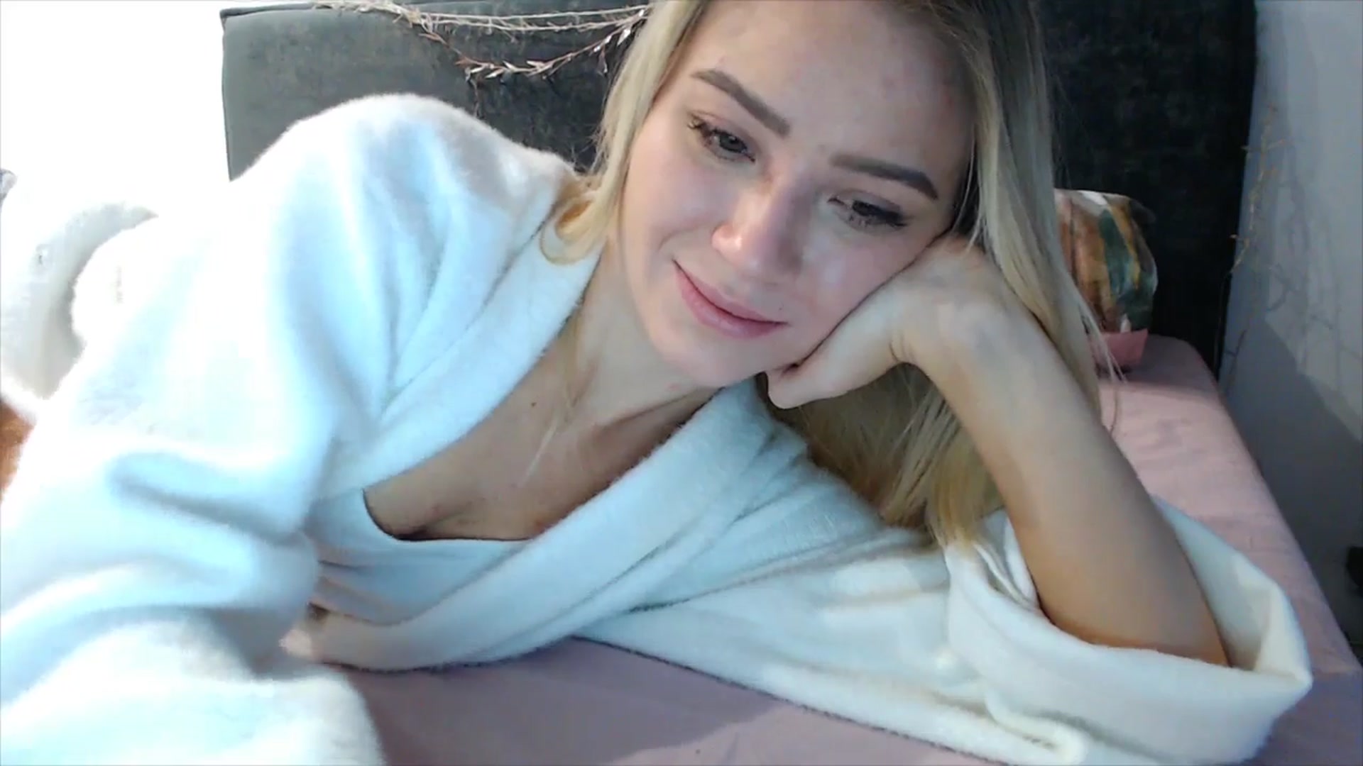 Gallery image thumbnail from fiancee's myfreecams stream on, 12/24/2025, 06:22 image 15 of 20