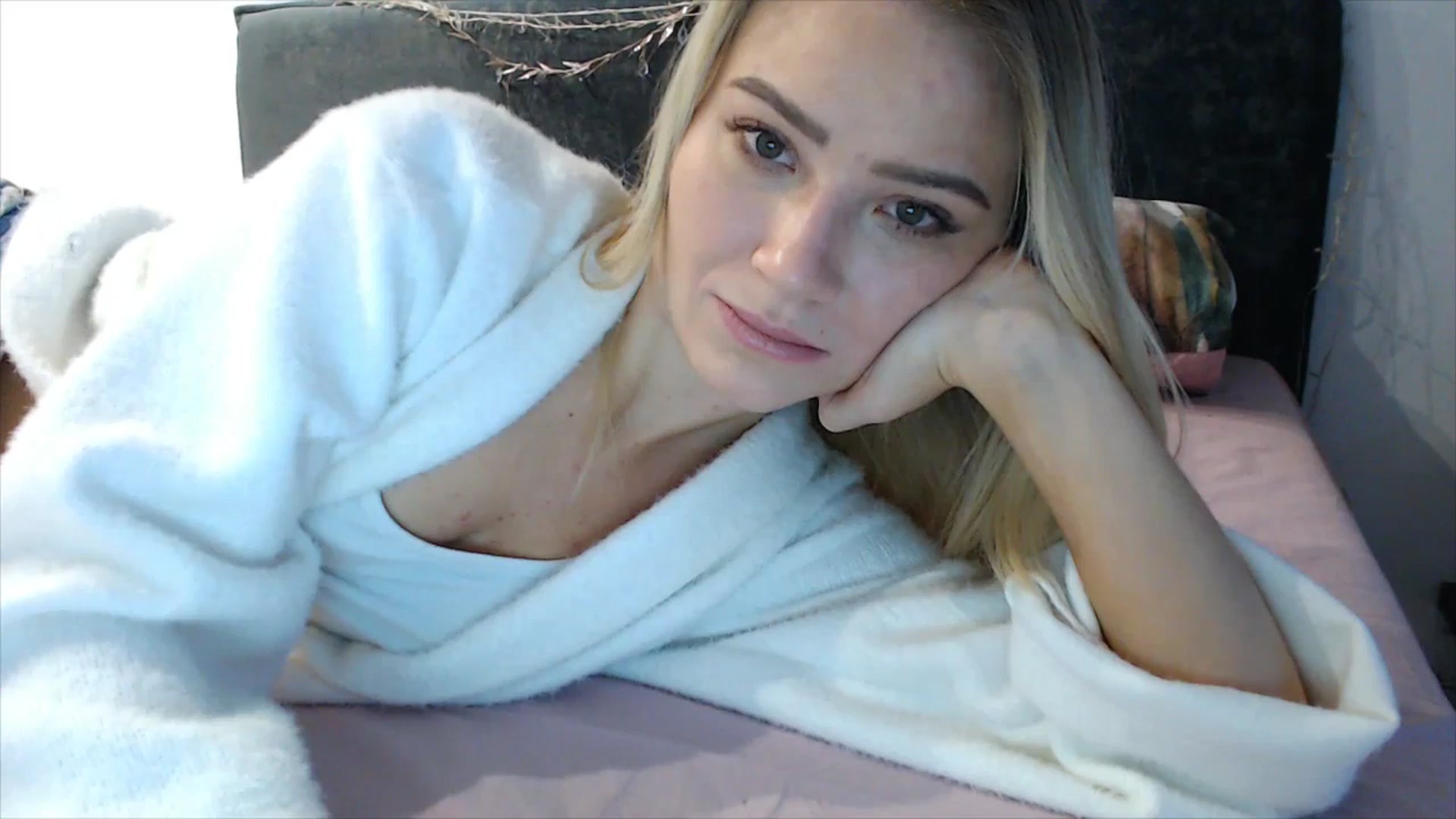 Gallery image thumbnail from fiancee's myfreecams stream on, 12/24/2025, 06:22 image 19 of 20