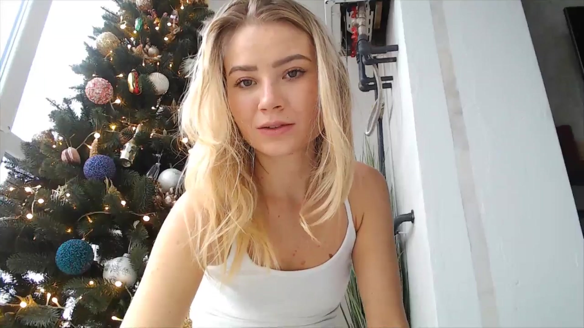 Gallery image thumbnail from fiancee's myfreecams stream on, 12/24/2025, 08:54 image 13 of 20
