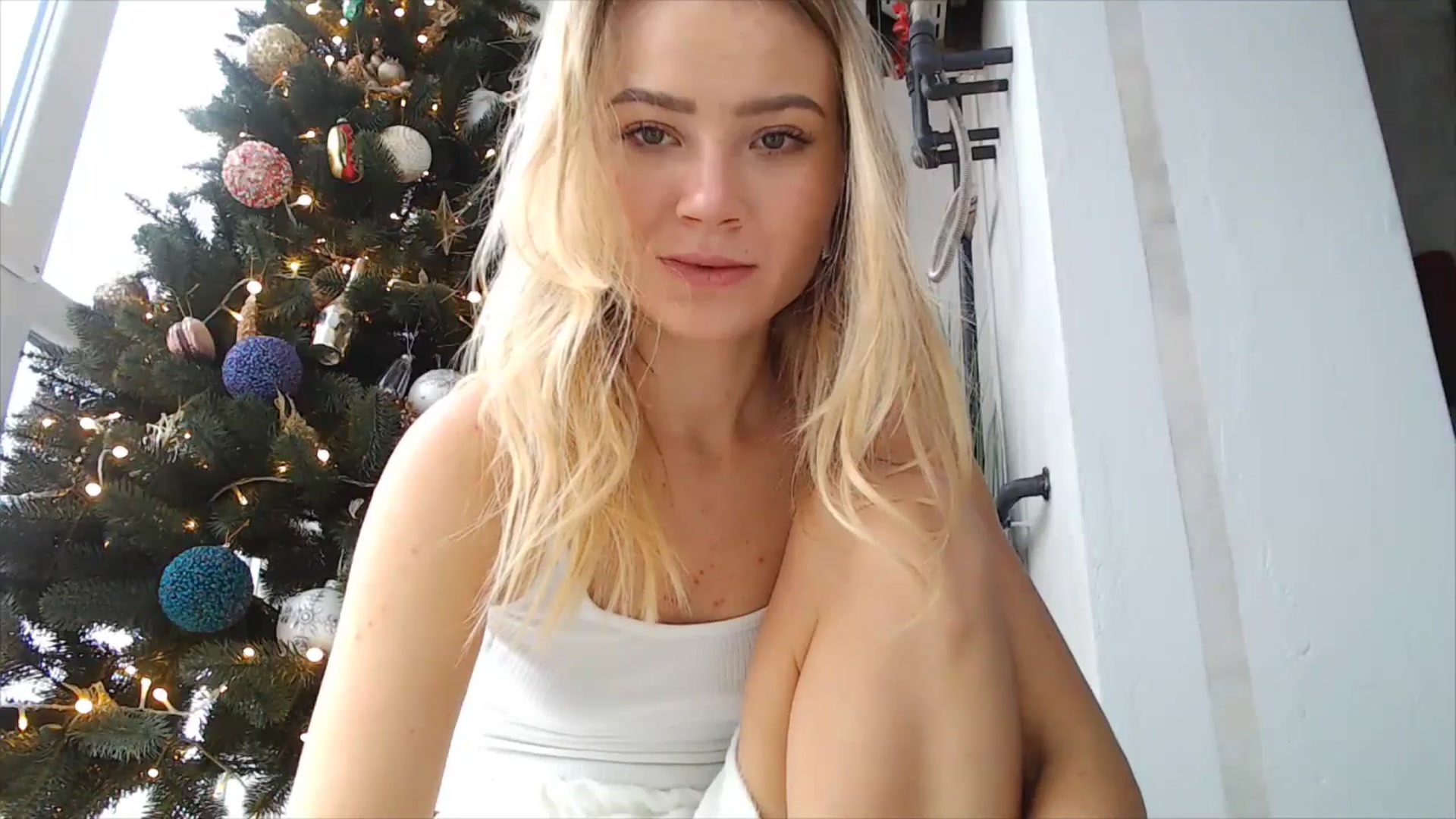 Gallery image thumbnail from fiancee's myfreecams stream on, 12/24/2025, 08:54 image 14 of 20