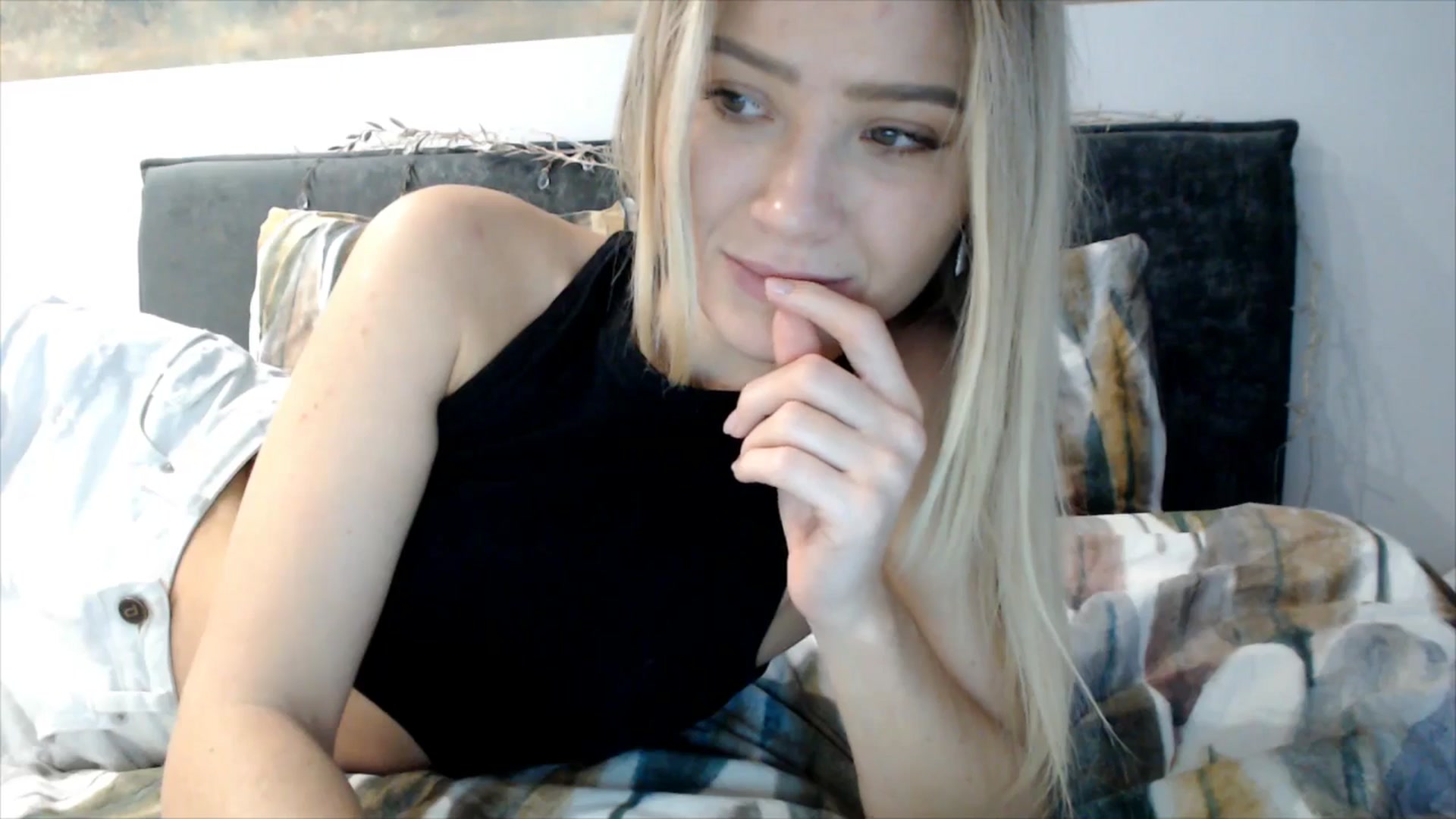 Gallery image thumbnail from fiancee's myfreecams stream on, 12/26/2025, 07:16 image 14 of 20