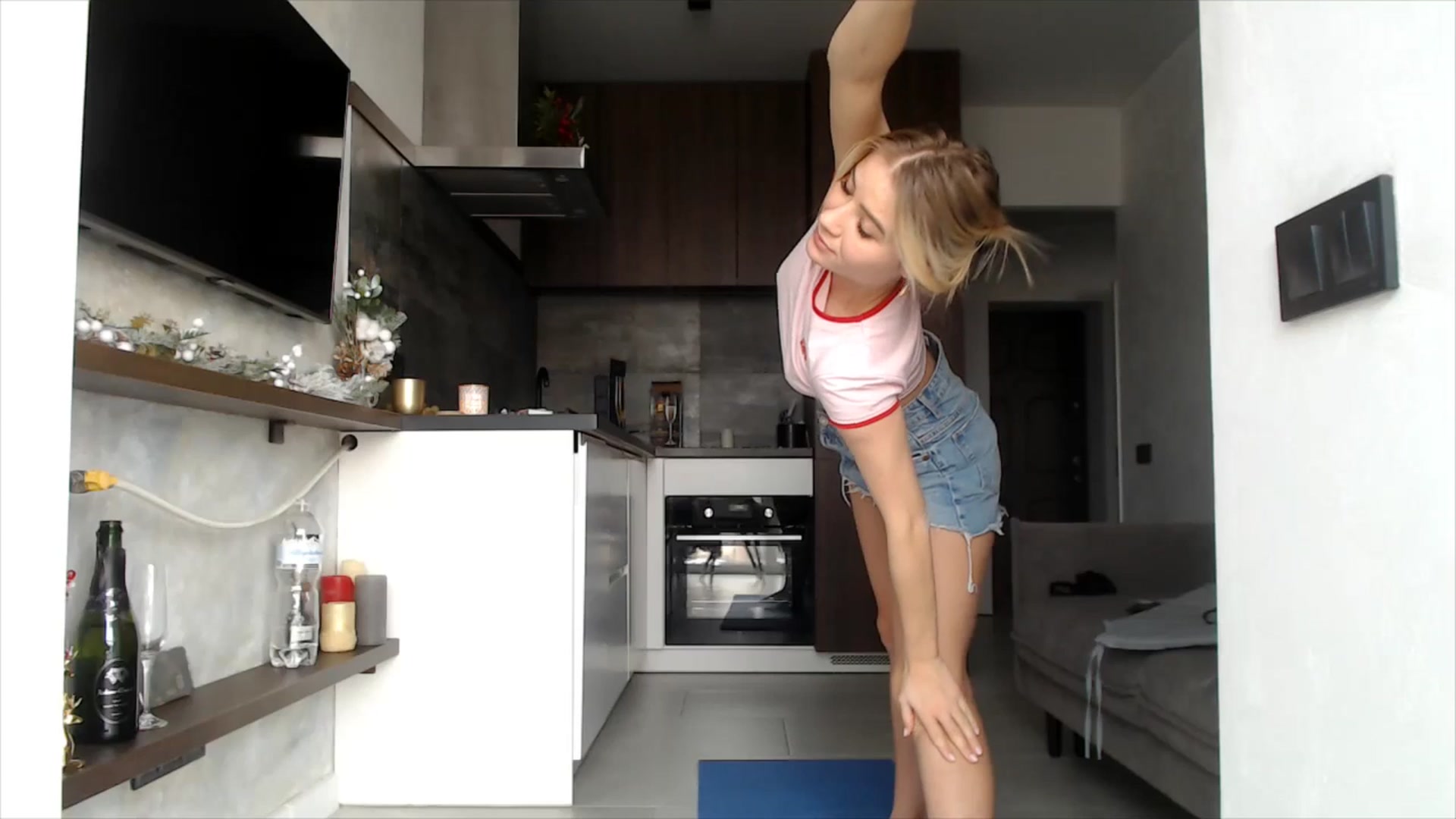 Gallery image thumbnail from fiancee's myfreecams stream on, 12/31/2025, 08:30 image 12 of 20