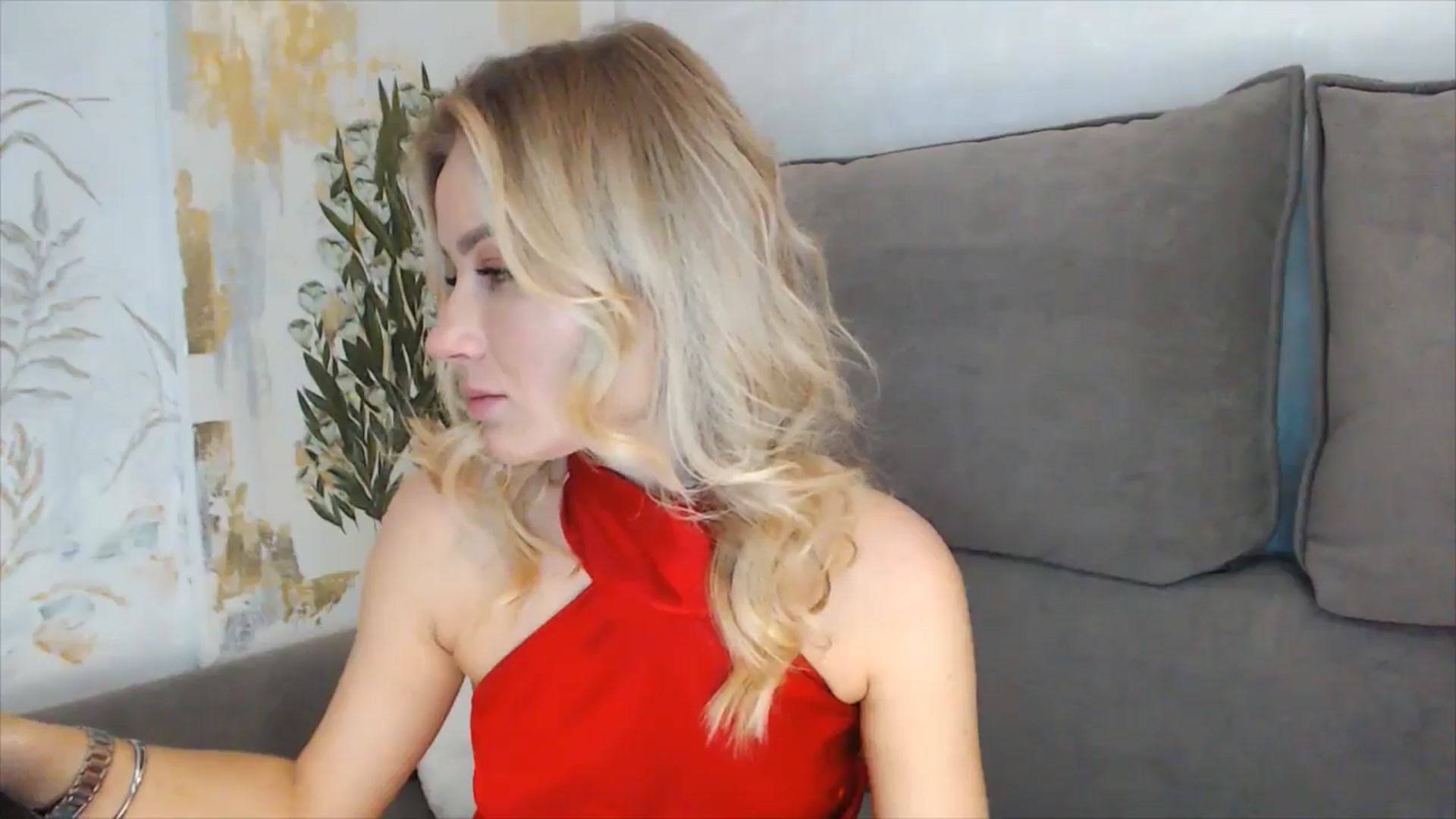 Gallery image thumbnail from fiancee's myfreecams stream on, 12/31/2025, 23:35 image 6 of 20