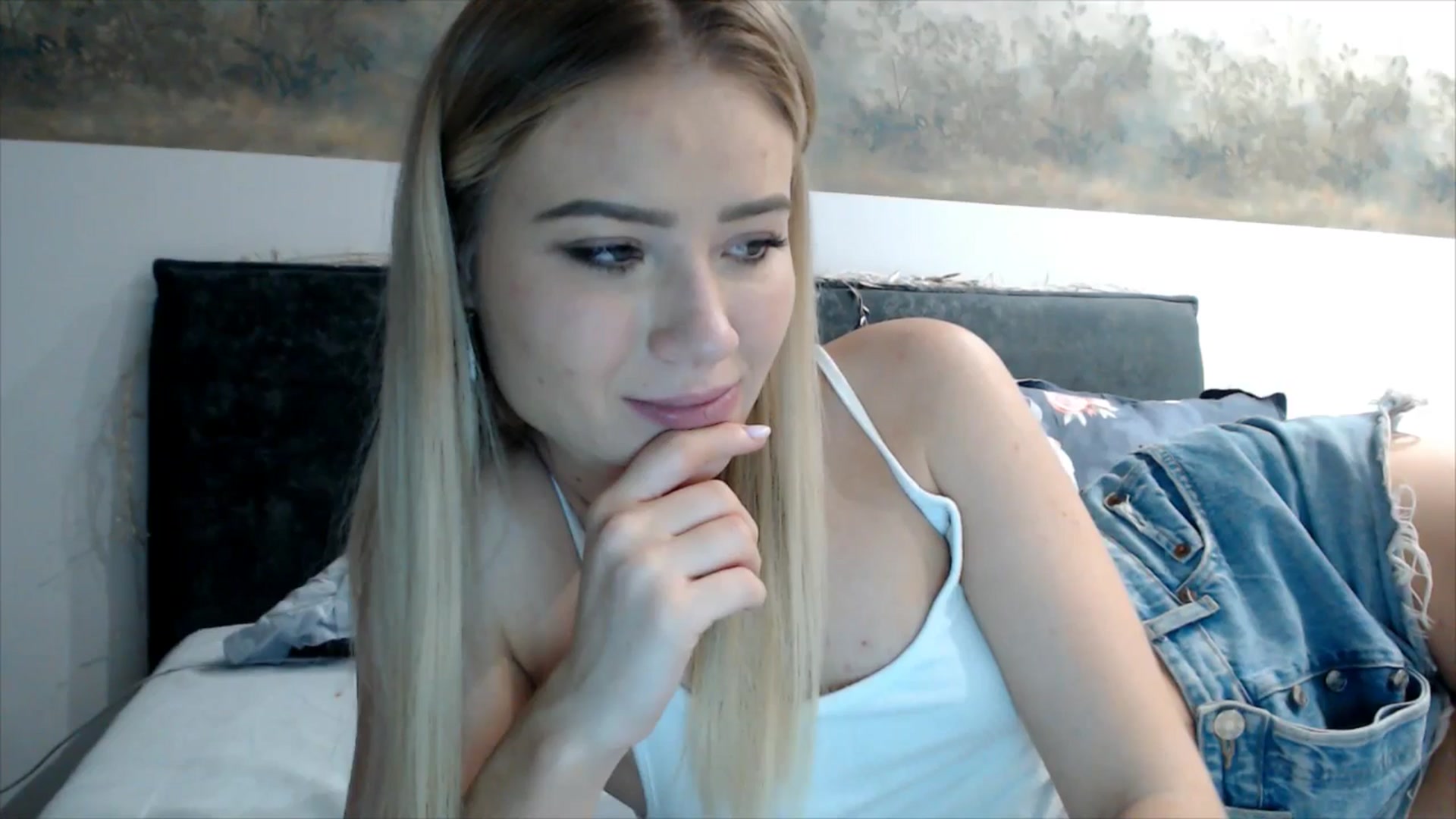 Gallery image thumbnail from fiancee's myfreecams stream on, 01/09/2026, 24:44 image 5 of 20