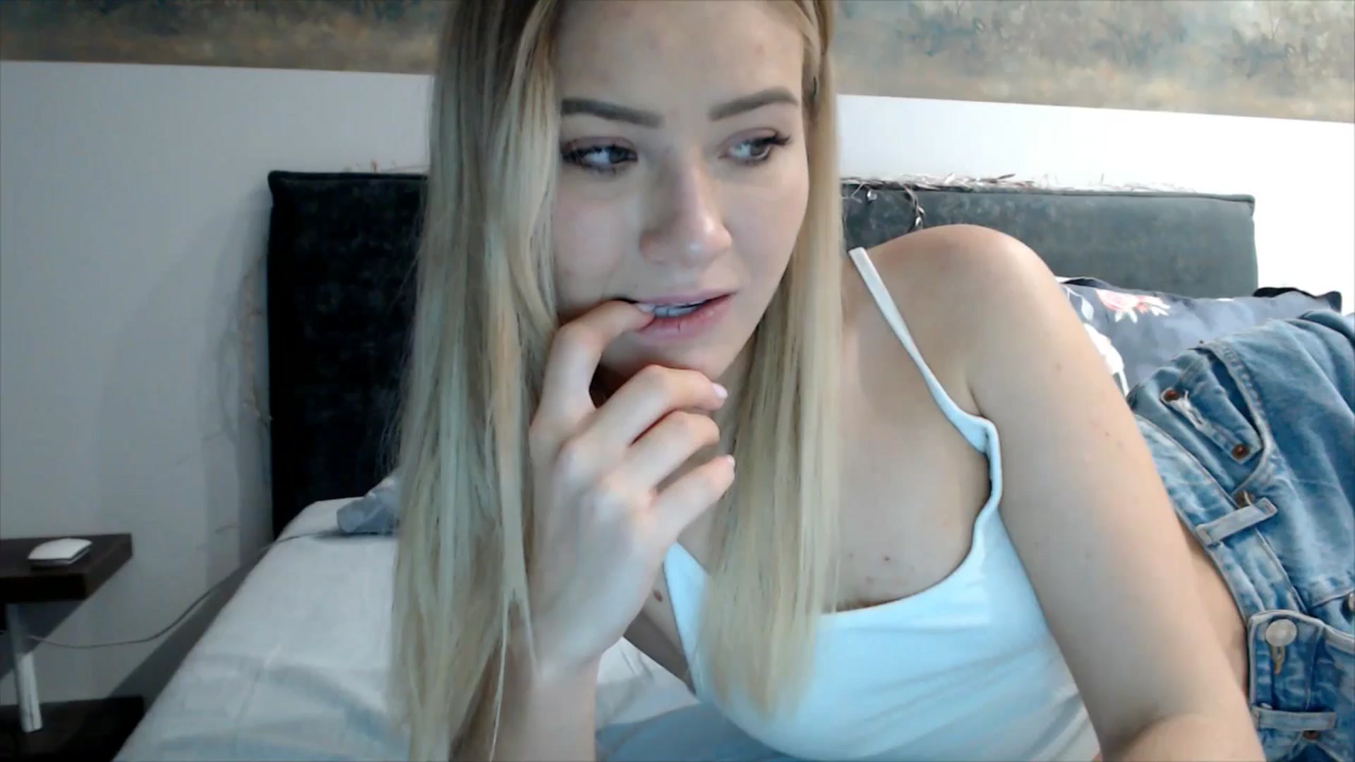 Gallery image thumbnail from fiancee's myfreecams stream on, 01/09/2026, 24:44 image 19 of 20