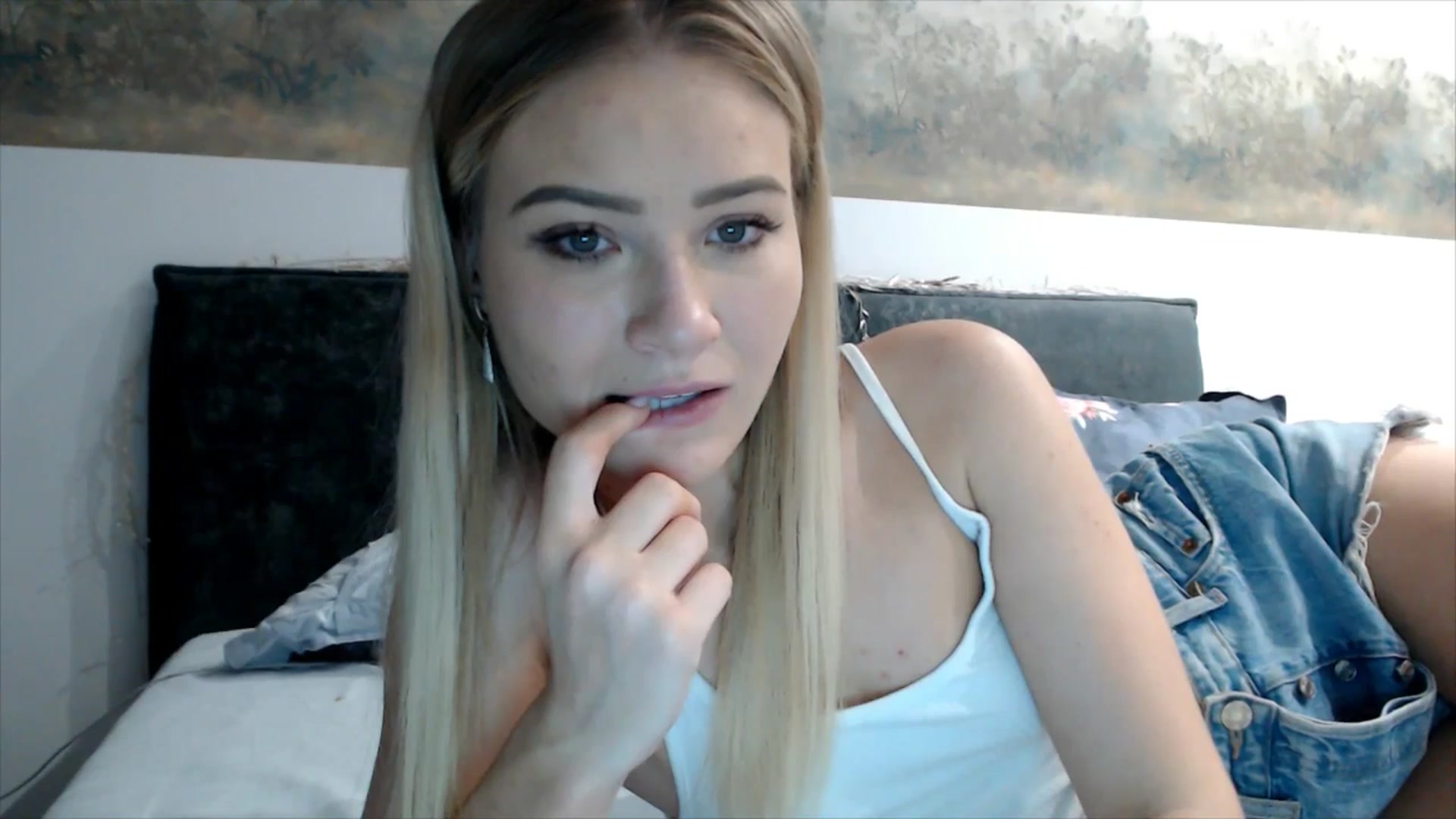 Gallery image thumbnail from fiancee's myfreecams stream on, 01/09/2026, 24:44 image 3 of 20
