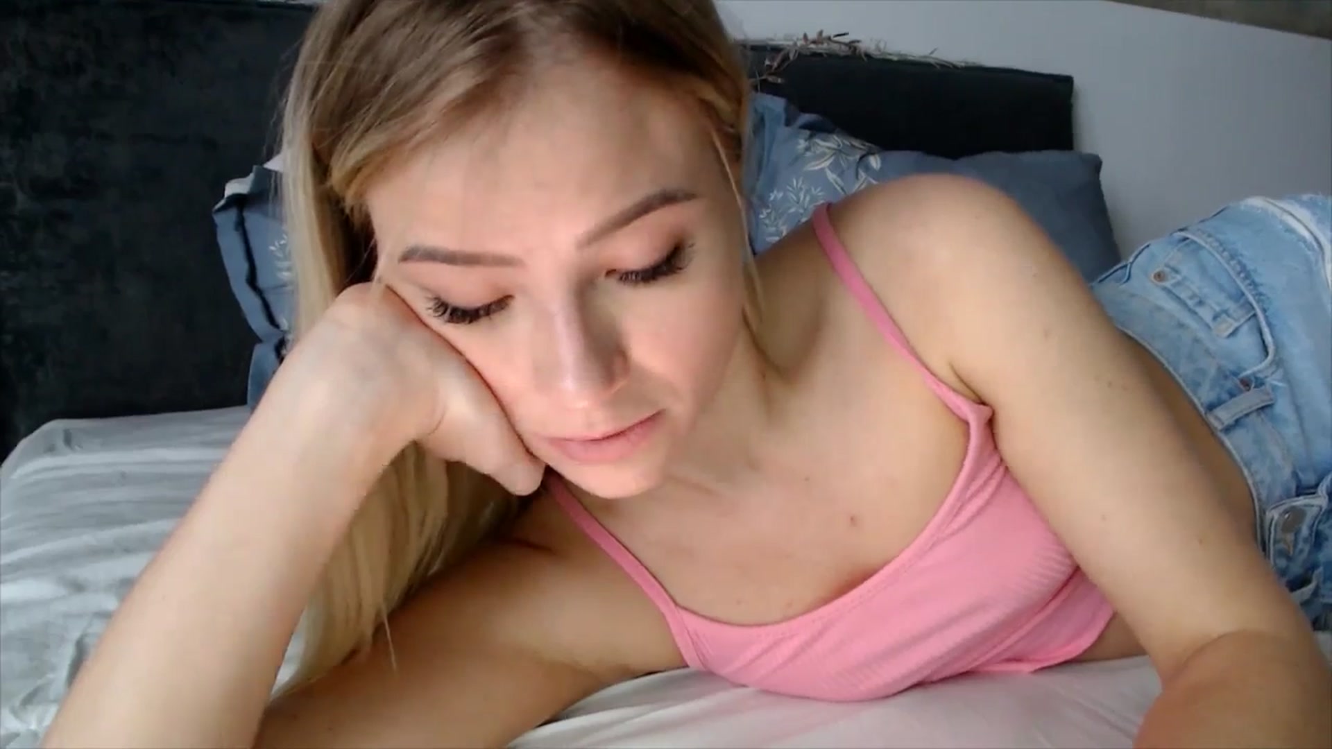Gallery image thumbnail from fiancee's myfreecams stream on, 01/22/2026, 07:13 image 2 of 20