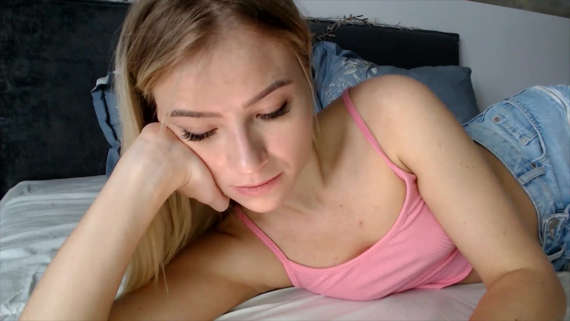Gallery image thumbnail from fiancee's myfreecams stream on, 01/22/2026, 07:13 image 3 of 20