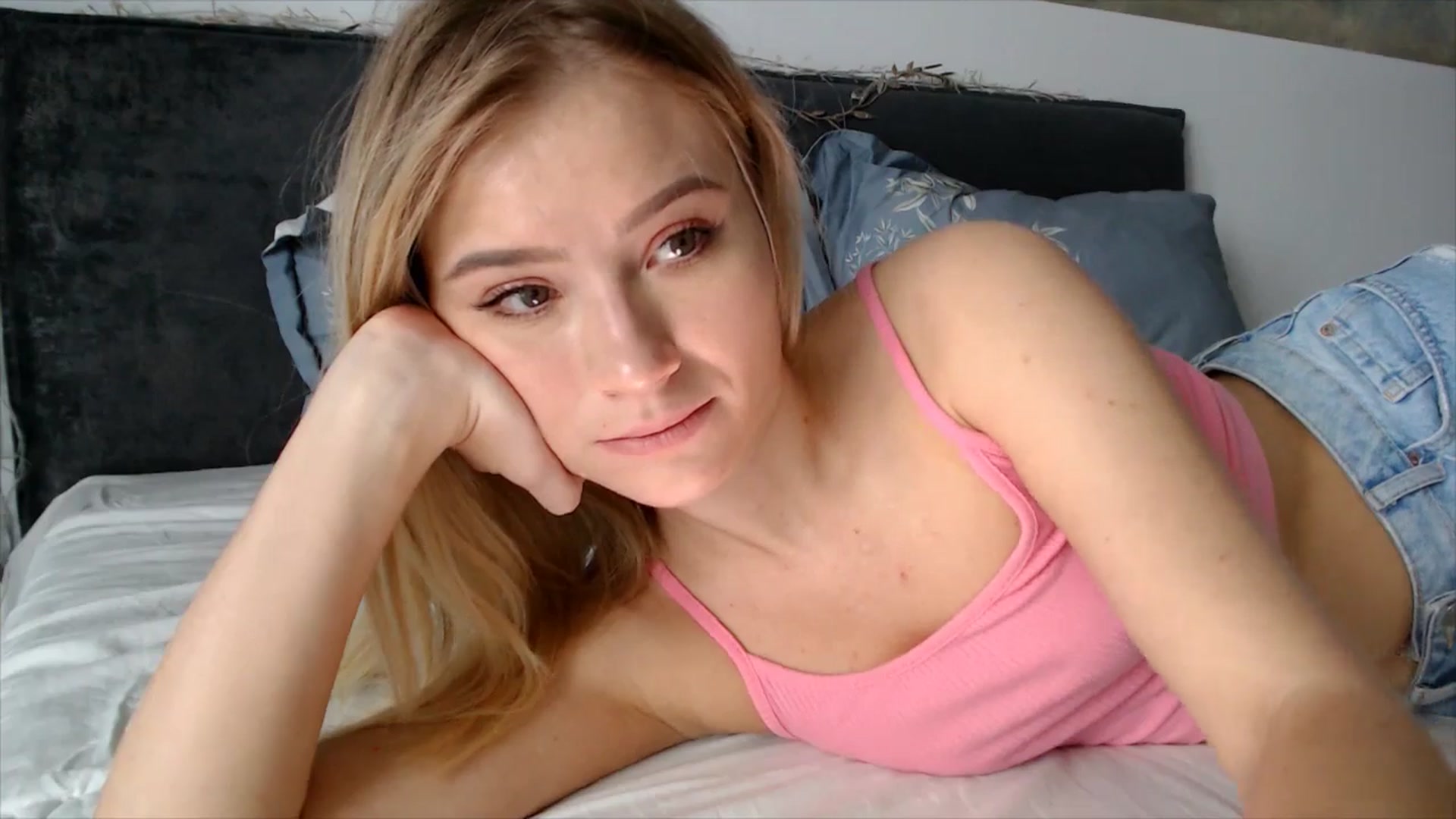 Gallery image thumbnail from fiancee's myfreecams stream on, 01/22/2026, 07:13 image 20 of 20