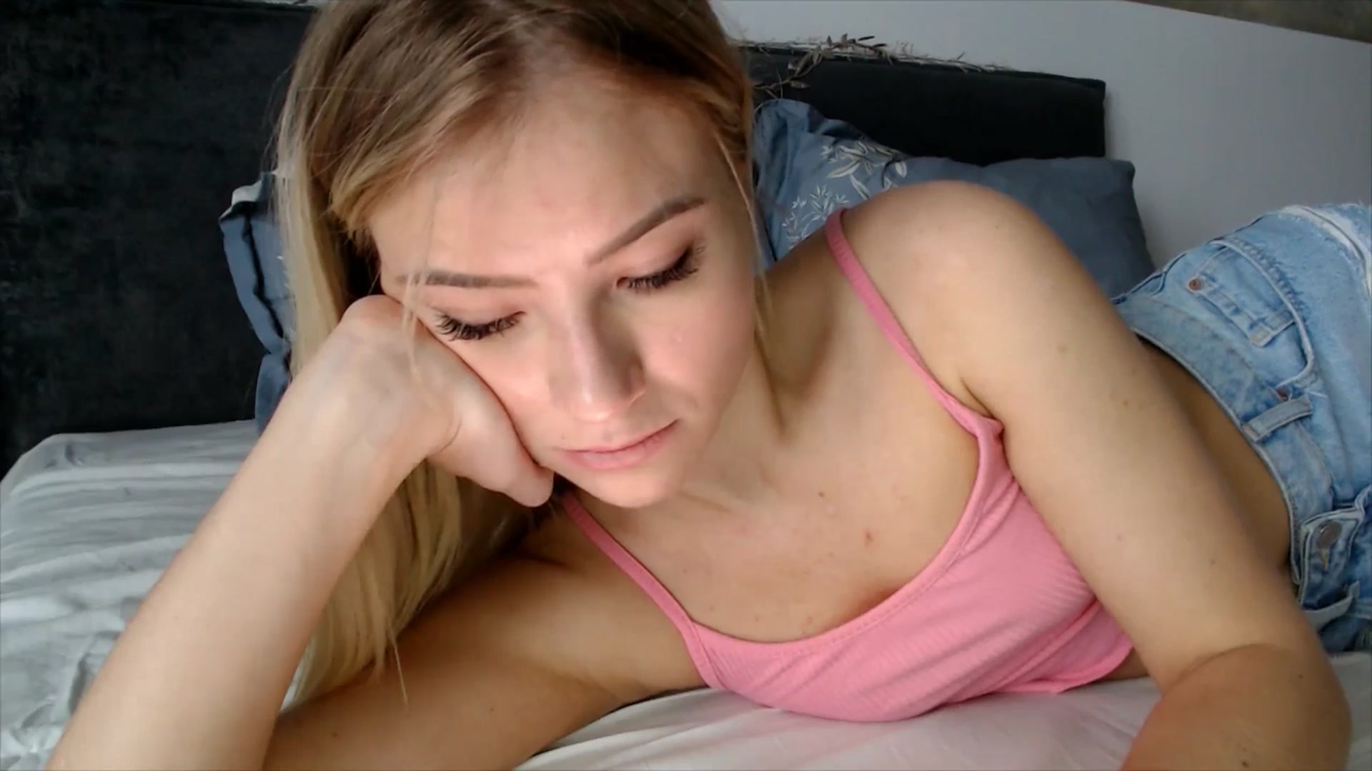 Gallery image thumbnail from fiancee's myfreecams stream on, 01/22/2026, 07:13 image 4 of 20