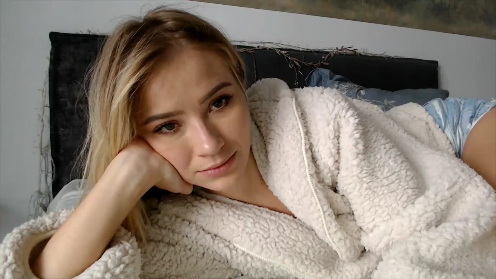 Gallery image thumbnail from fiancee's myfreecams stream on, 01/22/2026, 07:30 image 10 of 20