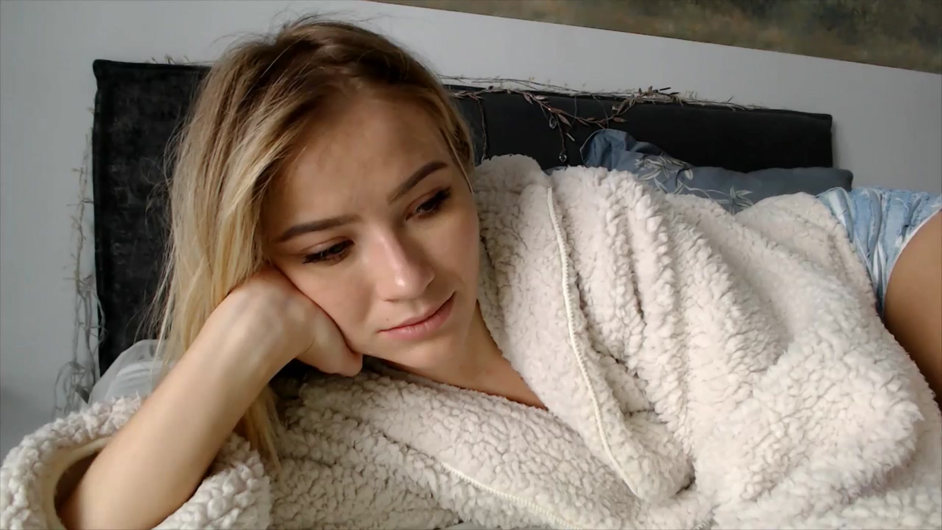 Gallery image thumbnail from fiancee's myfreecams stream on, 01/22/2026, 07:30 image 15 of 20