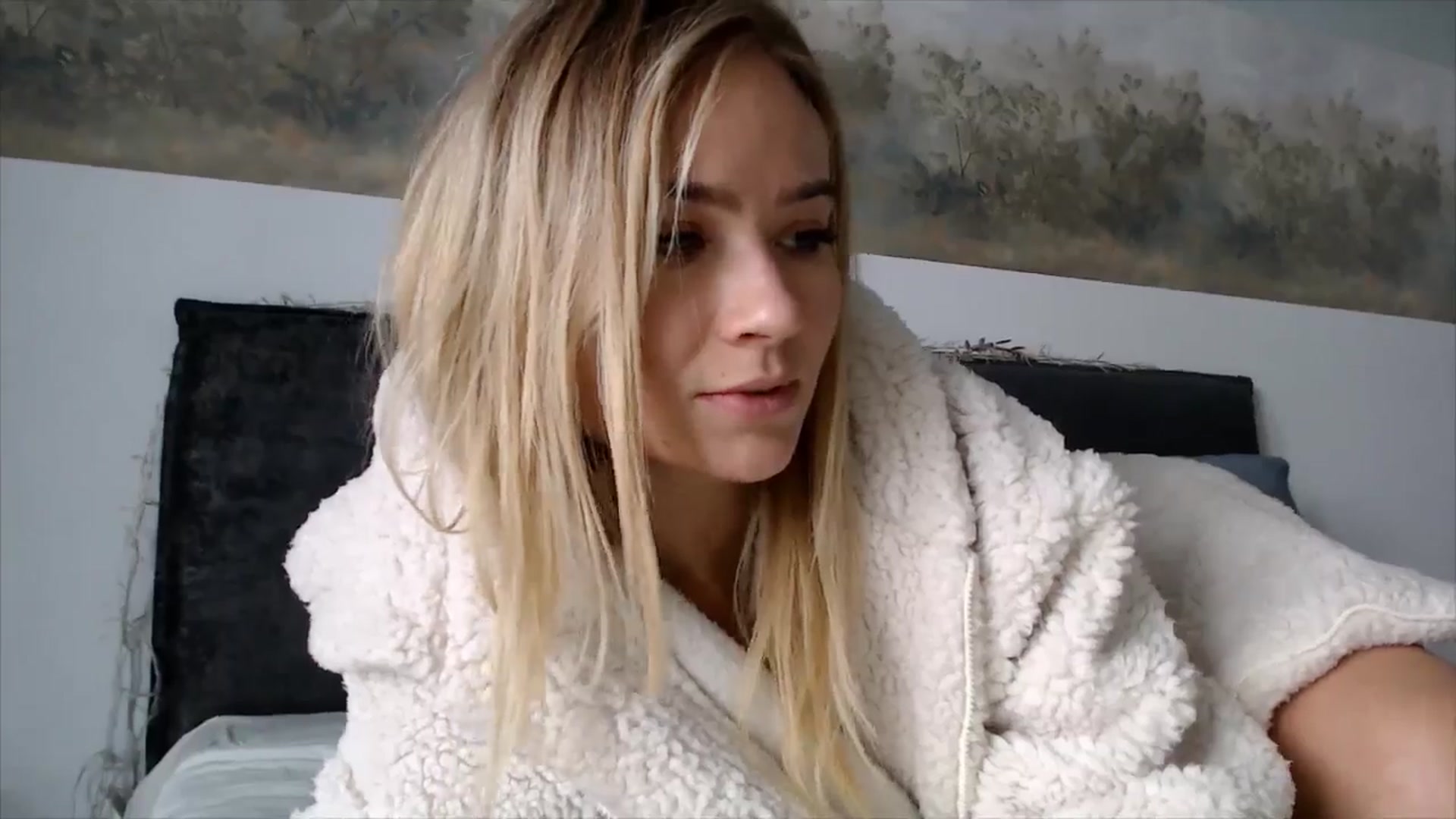 Gallery image thumbnail from fiancee's myfreecams stream on, 01/22/2026, 07:30 image 2 of 20