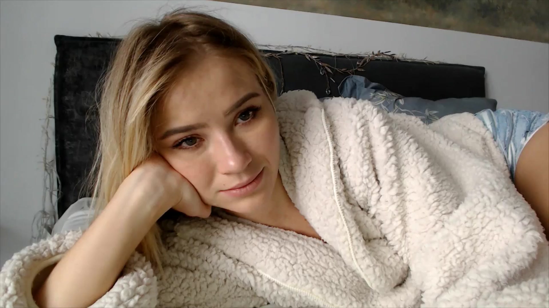 Gallery image thumbnail from fiancee's myfreecams stream on, 01/22/2026, 07:30 image 14 of 20