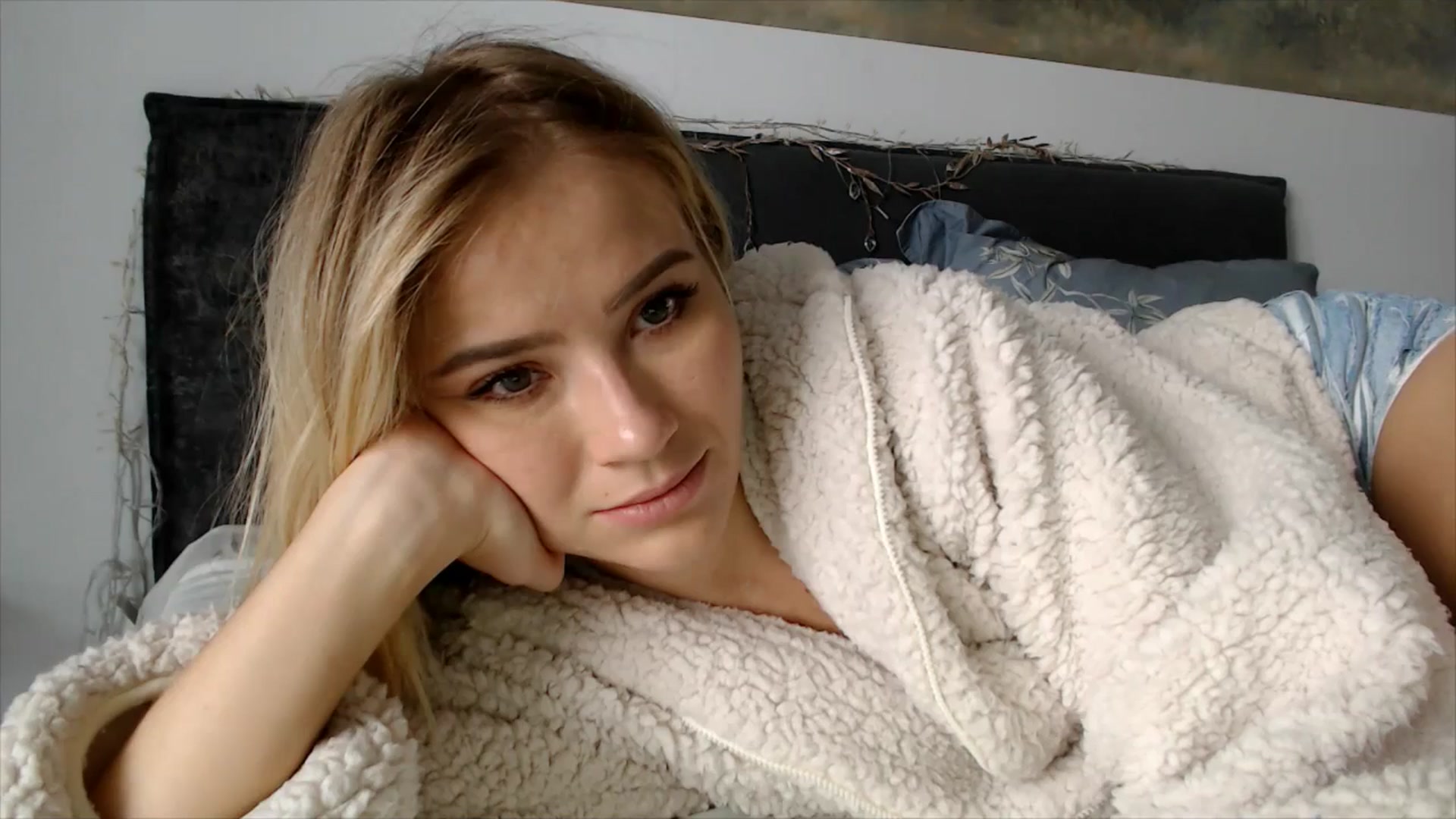 Gallery image thumbnail from fiancee's myfreecams stream on, 01/22/2026, 07:30 image 17 of 20