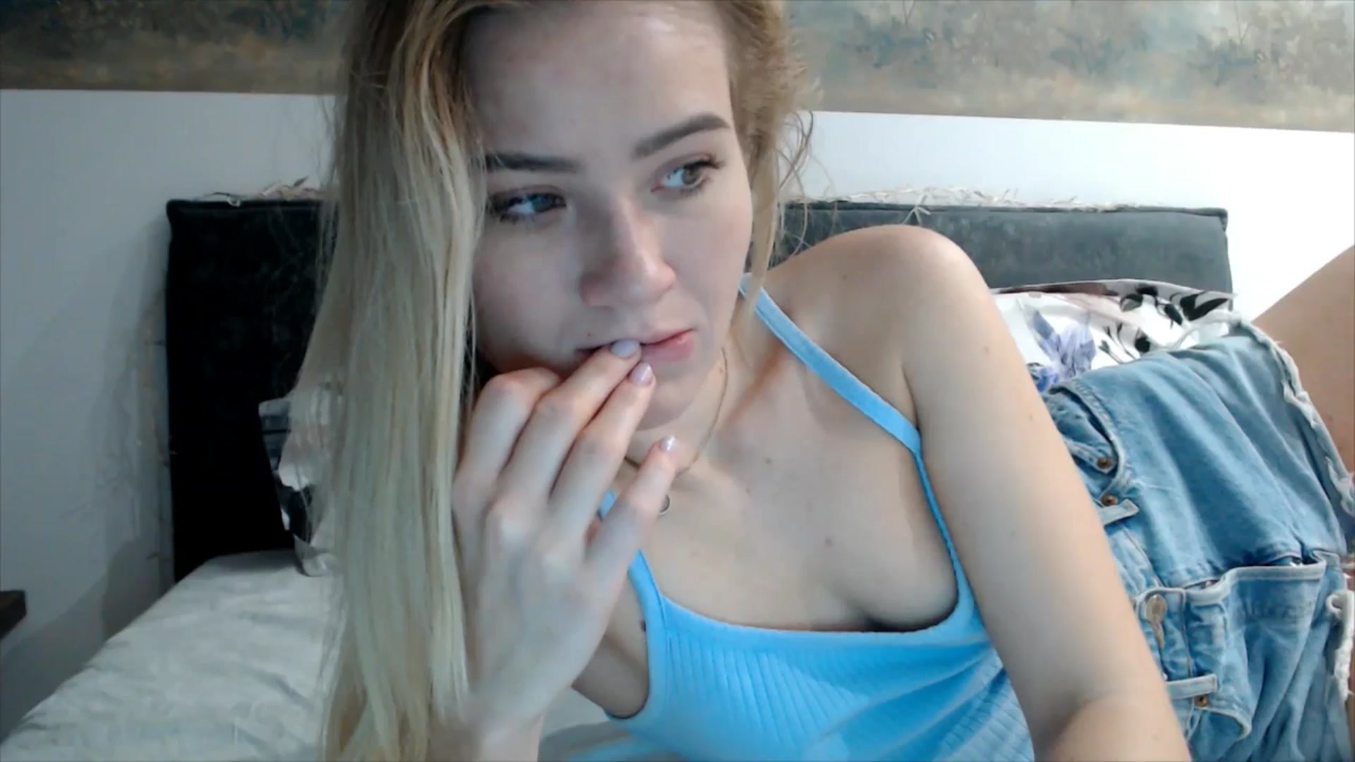 Gallery image thumbnail from fiancee's myfreecams stream on, 02/13/2026, 24:52 image 6 of 20