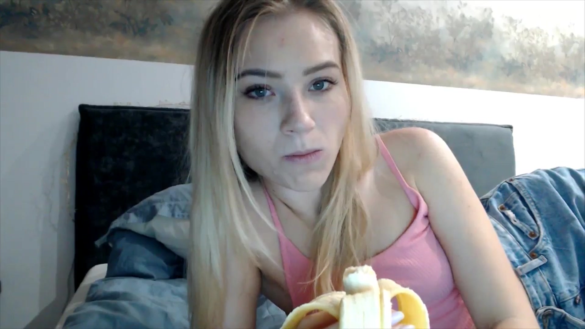 Gallery image thumbnail from fiancee's myfreecams stream on, 02/26/2026, 01:32 image 5 of 20