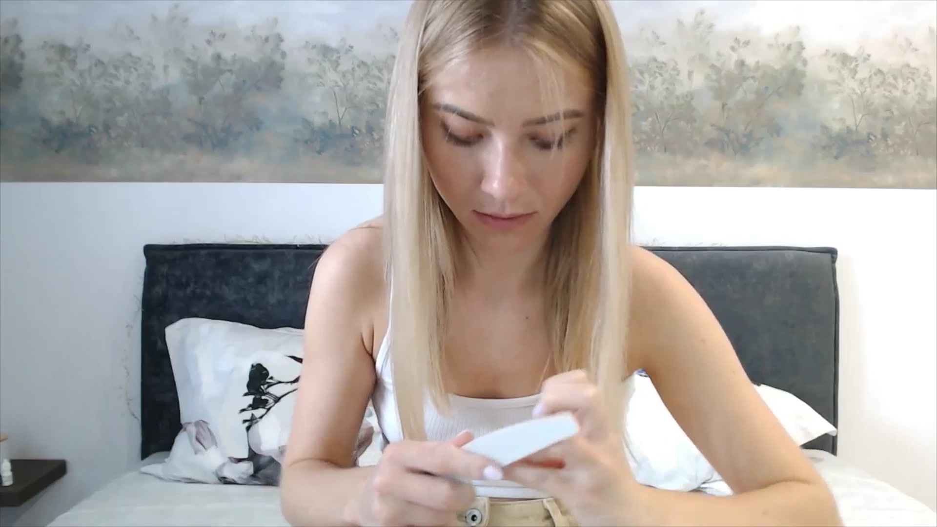 Gallery image thumbnail from fiancee's myfreecams stream on, 03/18/2026, 07:00 image 2 of 20