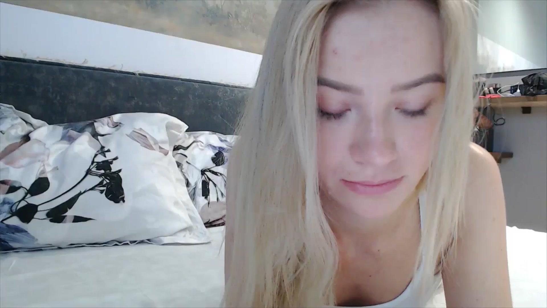 Gallery image thumbnail from fiancee's myfreecams stream on, 03/19/2026, 06:21 image 13 of 20