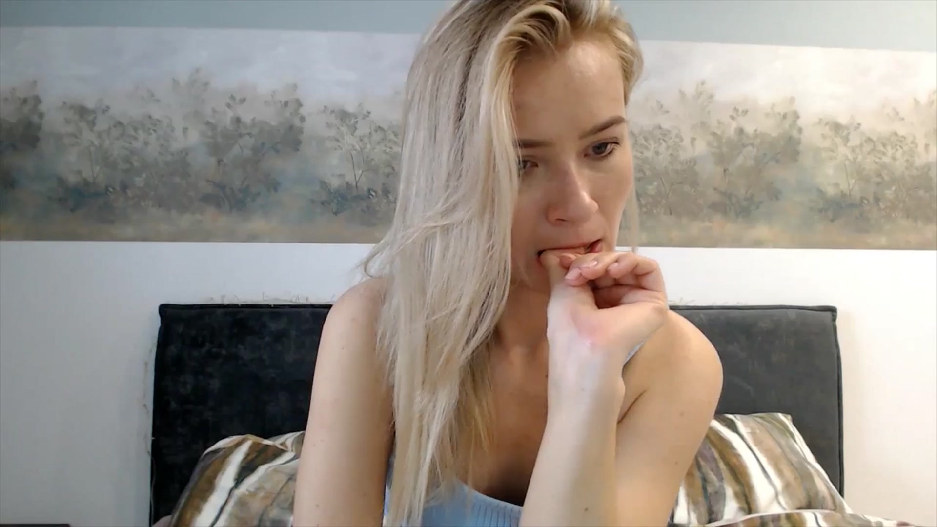 Gallery image thumbnail from fiancee's myfreecams stream on, 03/31/2026, 06:32 image 13 of 20