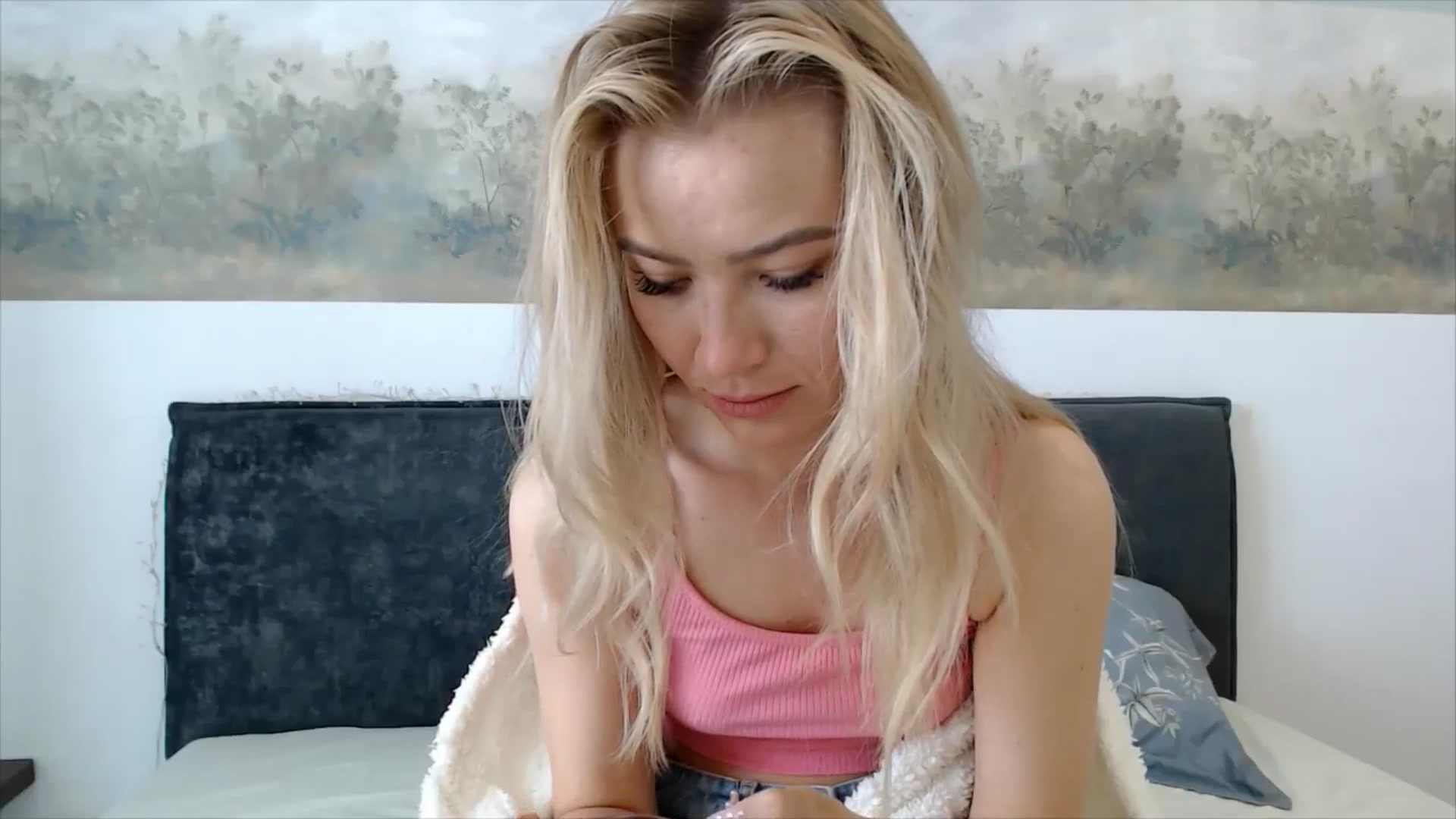 Gallery image thumbnail from fiancee's myfreecams stream on, 04/20/2026, 04:49 image 17 of 20