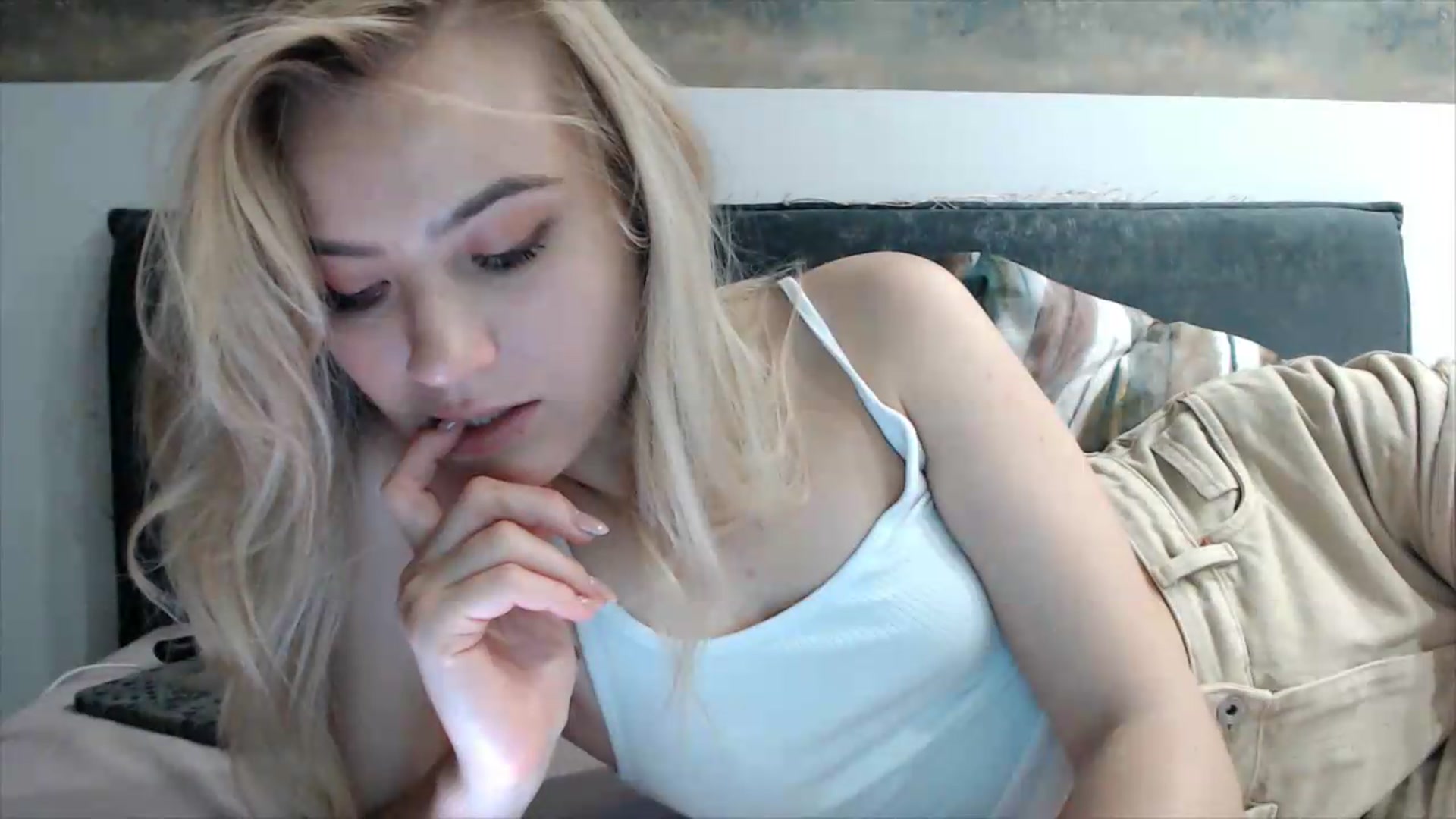 Gallery image thumbnail from fiancee's myfreecams stream on, 04/30/2026, 01:02 image 15 of 20