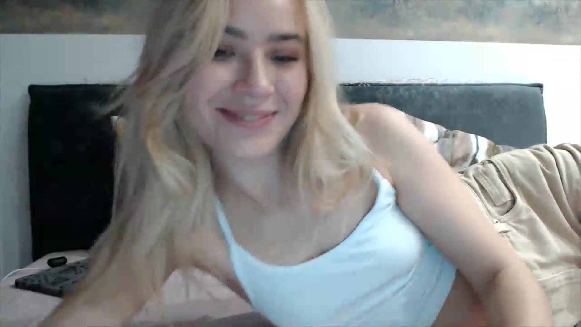 Gallery image thumbnail from fiancee's myfreecams stream on, 04/30/2026, 01:02 image 18 of 20