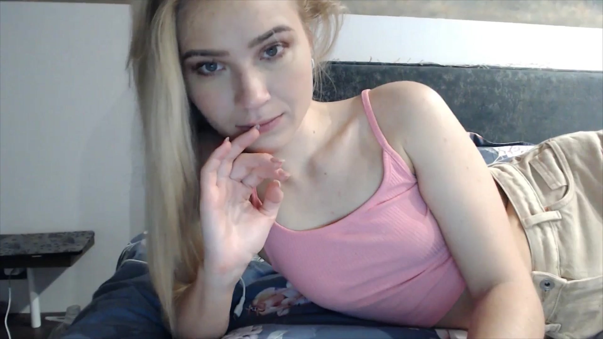 Gallery image thumbnail from fiancee's myfreecams stream on, 05/06/2026, 24:30 image 9 of 20