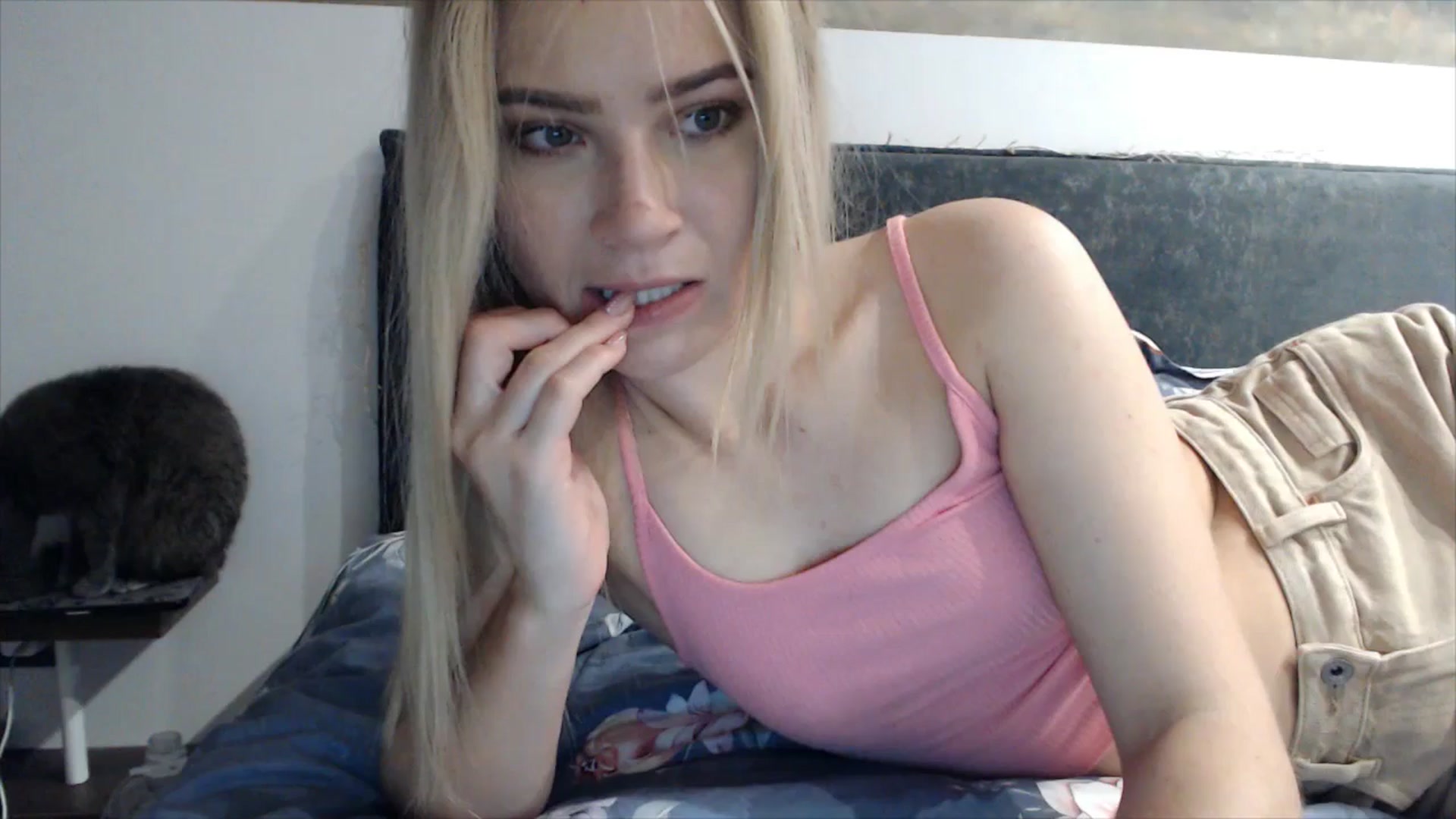 Gallery image thumbnail from fiancee's myfreecams stream on, 05/06/2026, 24:30 image 18 of 20