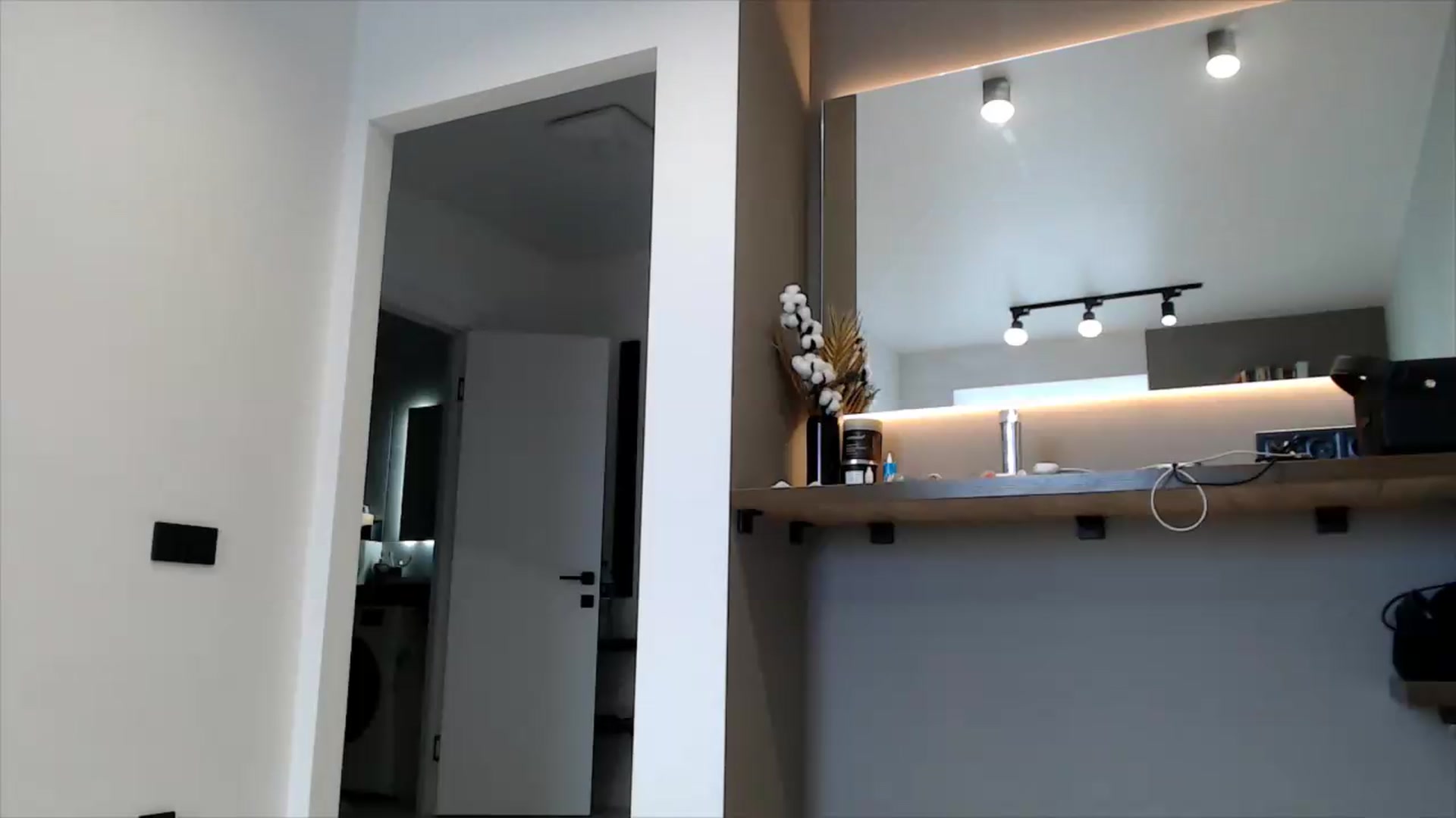 Gallery image thumbnail from fiancee's myfreecams stream on, 05/29/2026, 15:07 image 18 of 20