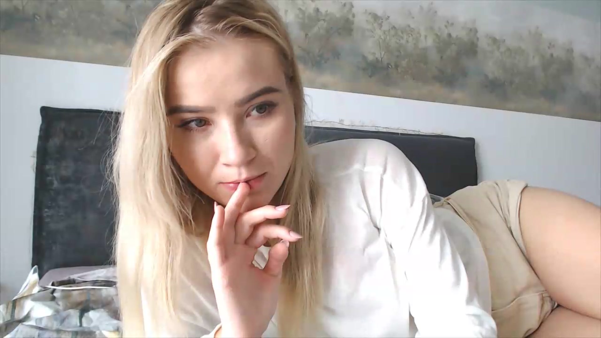 Gallery image thumbnail from fiancee's myfreecams stream on, 05/31/2026, 07:27 image 11 of 20
