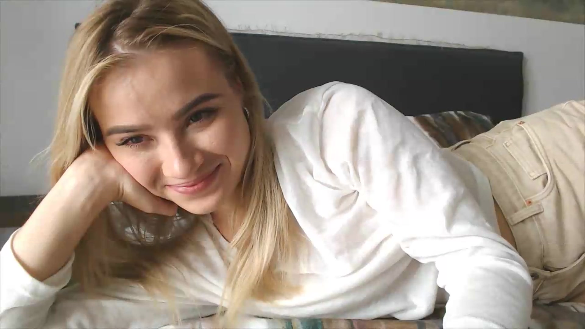 Gallery image thumbnail from fiancee's myfreecams stream on, 05/31/2026, 07:27 image 12 of 20