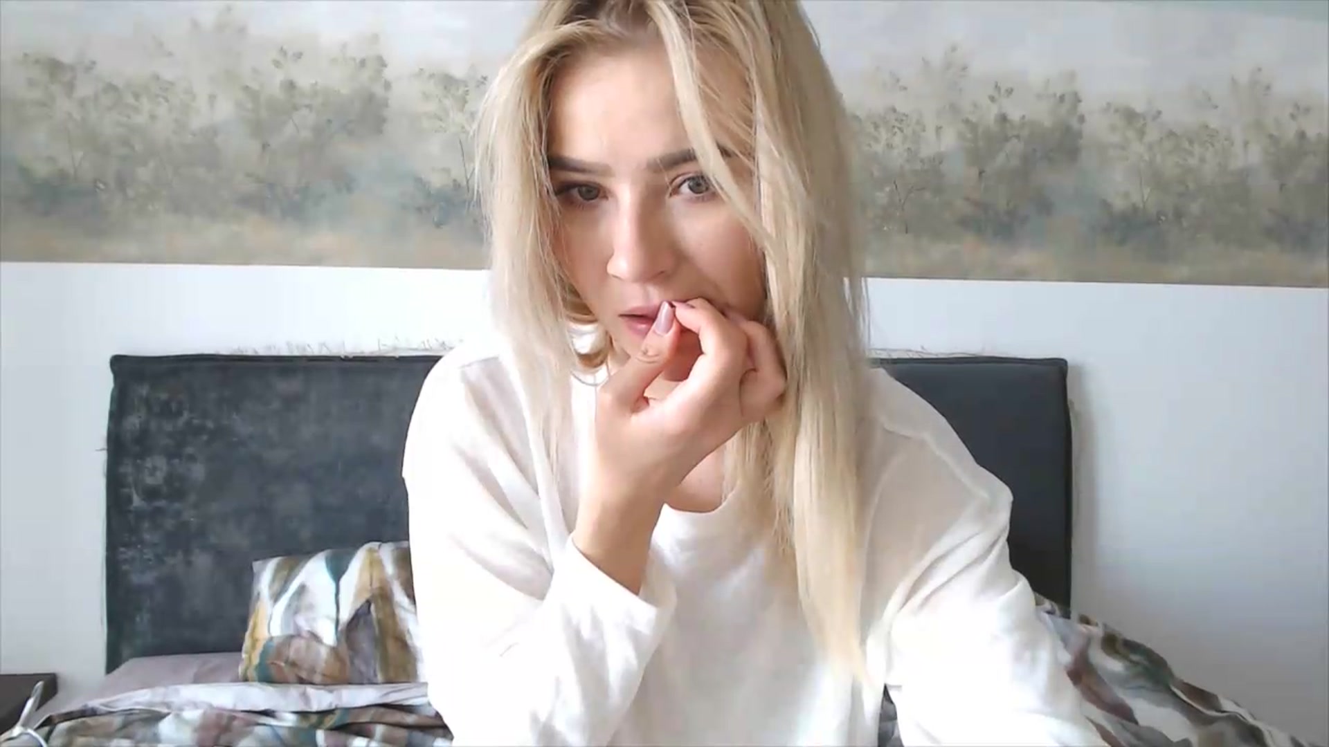 Gallery image thumbnail from fiancee's myfreecams stream on, 05/31/2026, 07:27 image 4 of 20
