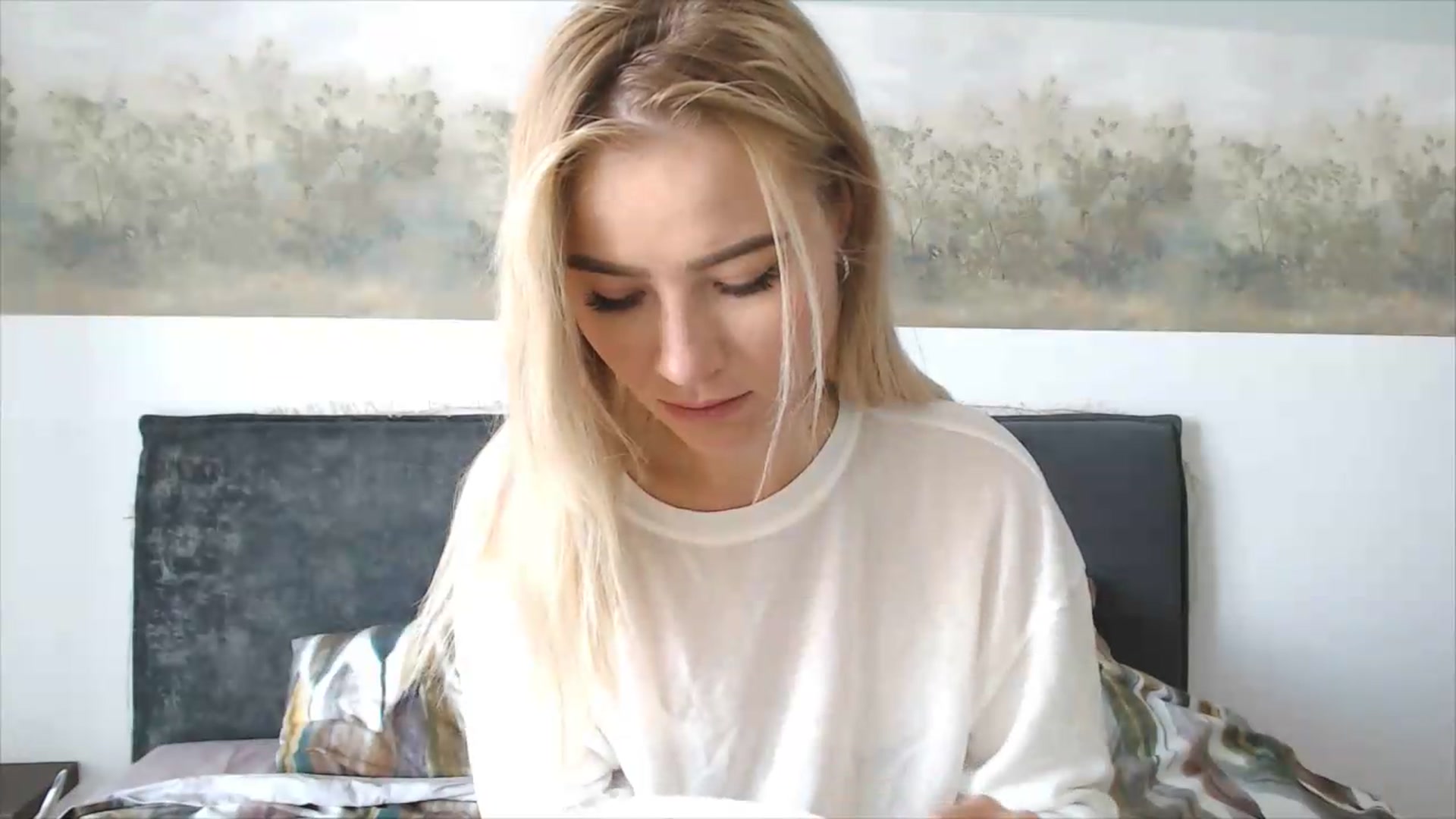 Gallery image thumbnail from fiancee's myfreecams stream on, 05/31/2026, 07:27 image 6 of 20