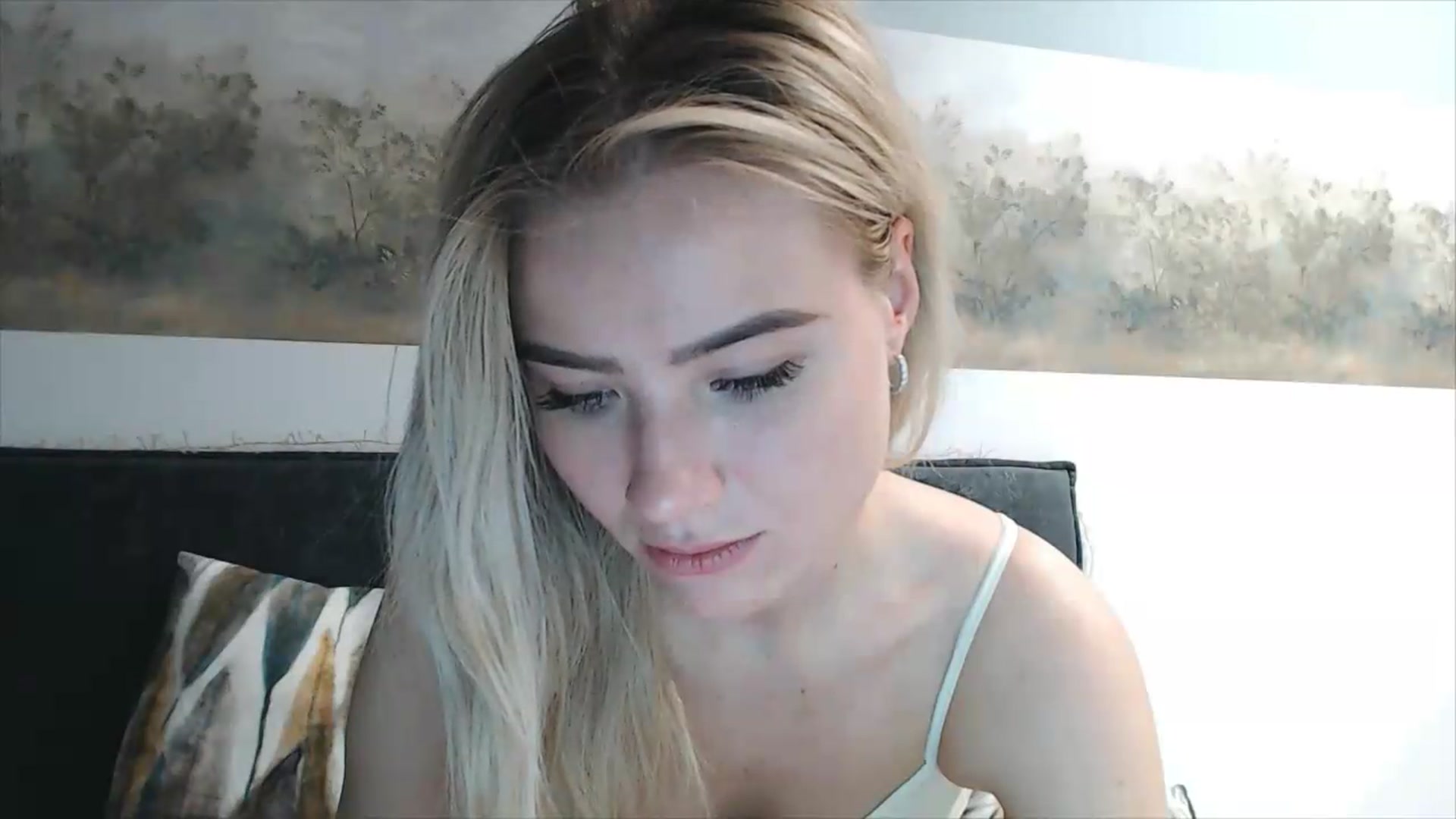 Gallery image thumbnail from fiancee's myfreecams stream on, 05/31/2026, 18:04 image 9 of 20