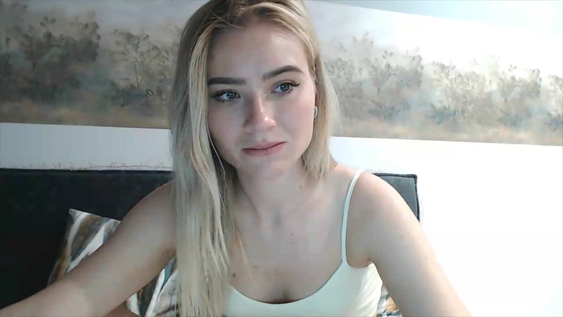 Gallery image thumbnail from fiancee's myfreecams stream on, 05/31/2026, 18:04 image 16 of 20