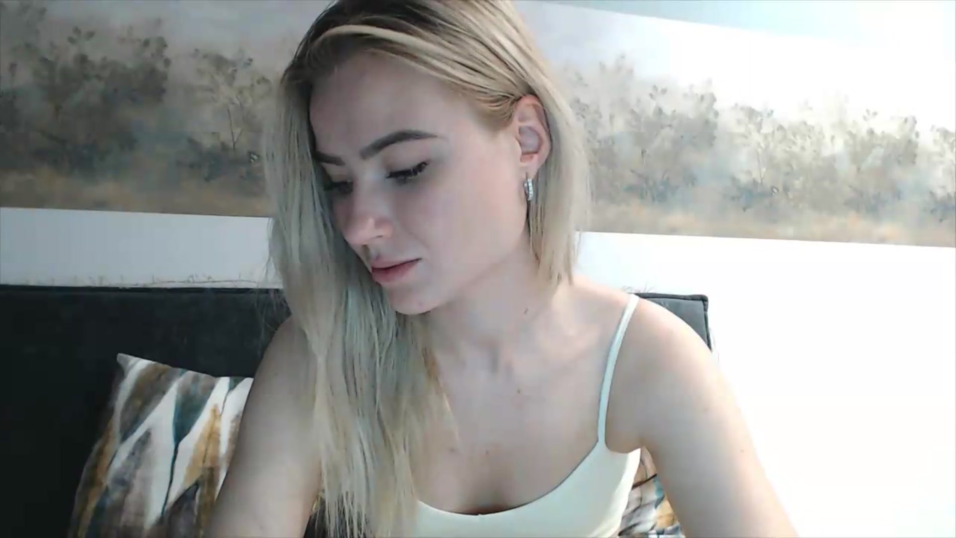 Gallery image thumbnail from fiancee's myfreecams stream on, 05/31/2026, 18:04 image 12 of 20