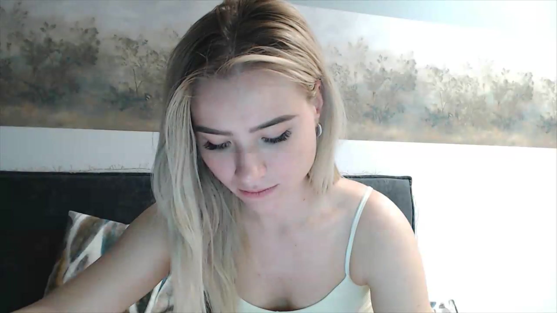 Gallery image thumbnail from fiancee's myfreecams stream on, 05/31/2026, 18:04 image 17 of 20