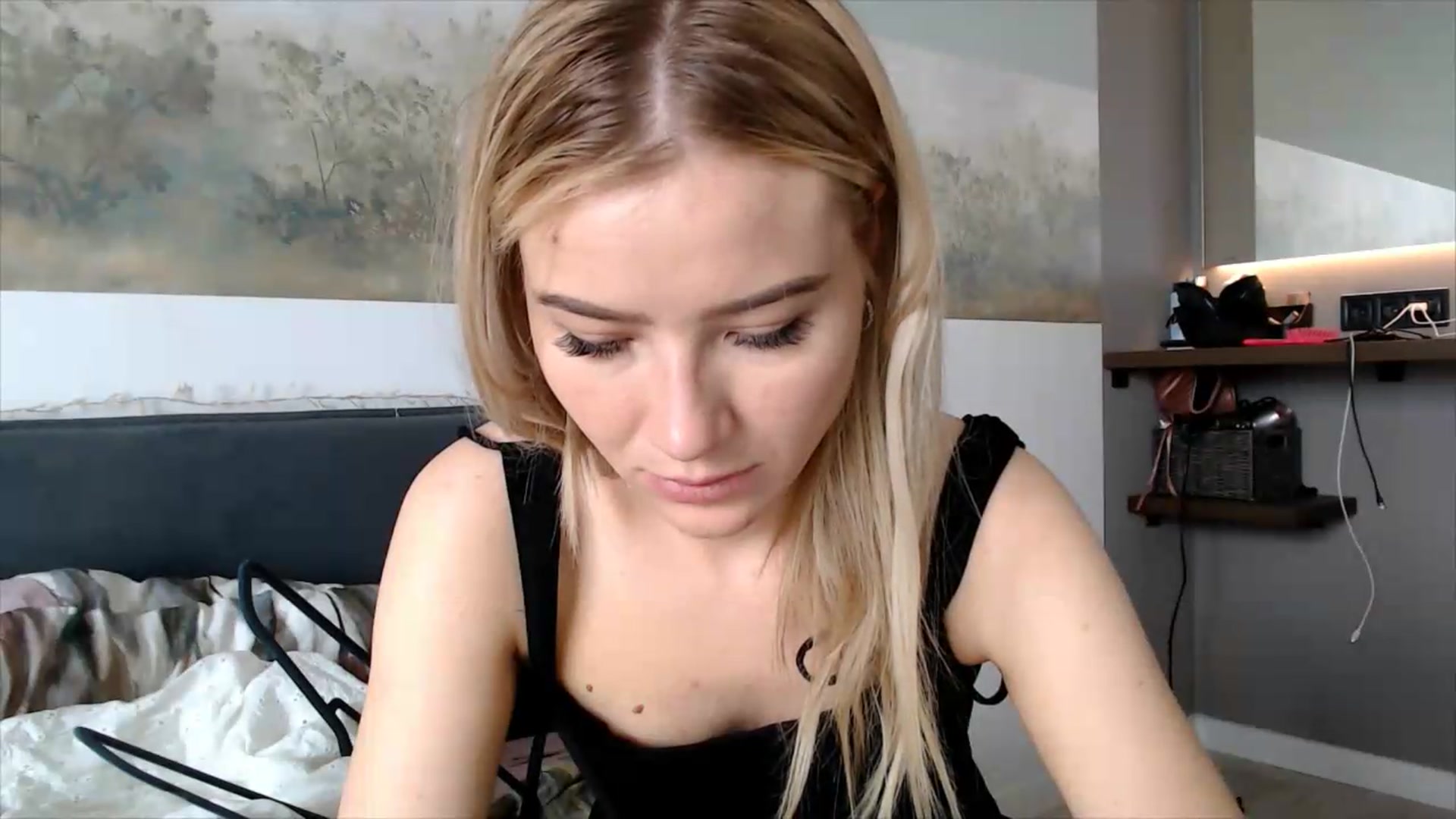 Gallery image thumbnail from fiancee's myfreecams stream on, 06/01/2026, 07:17 image 16 of 20