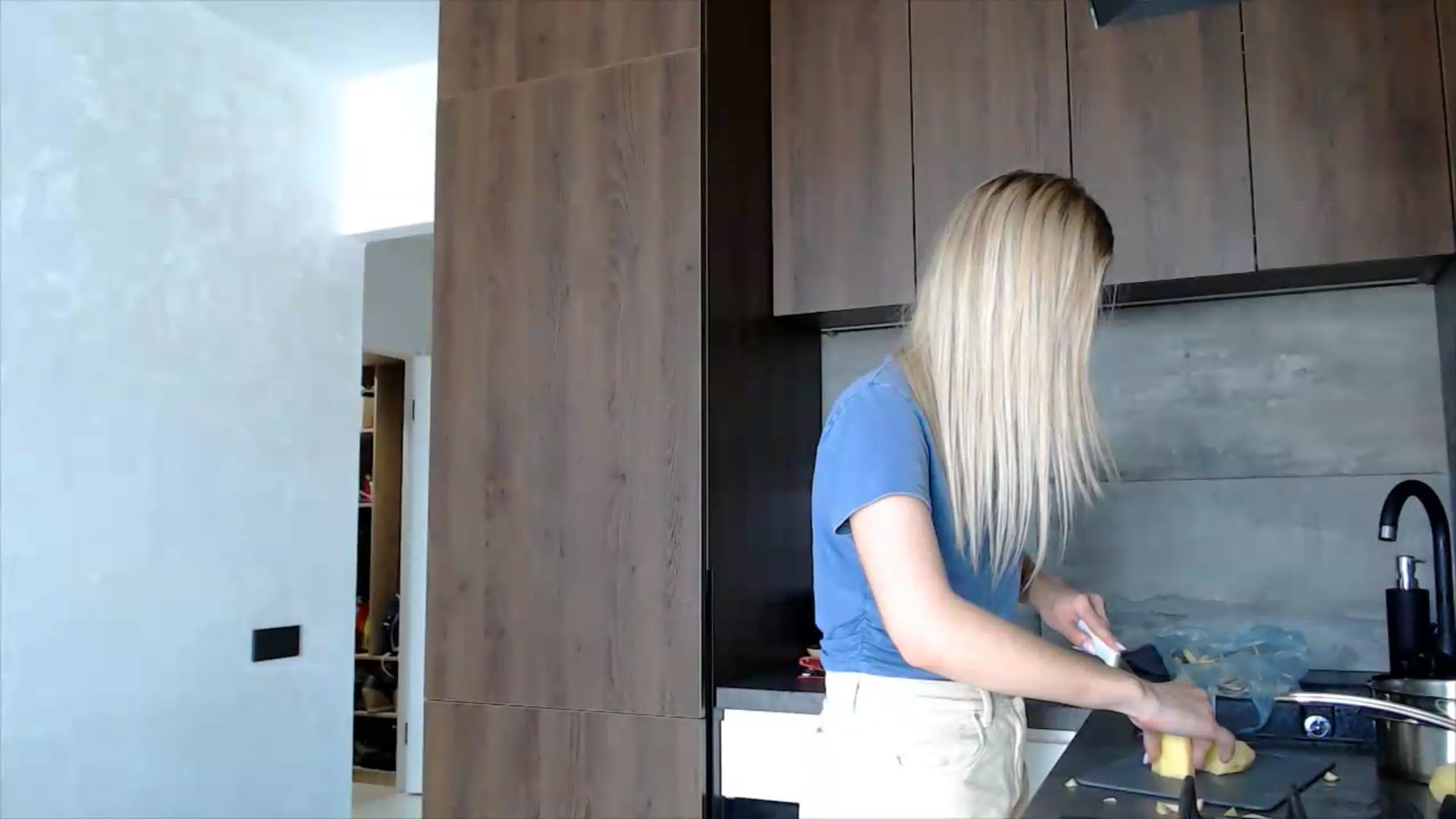 Gallery image thumbnail from fiancee's myfreecams stream on, 06/05/2026, 13:12 image 10 of 20