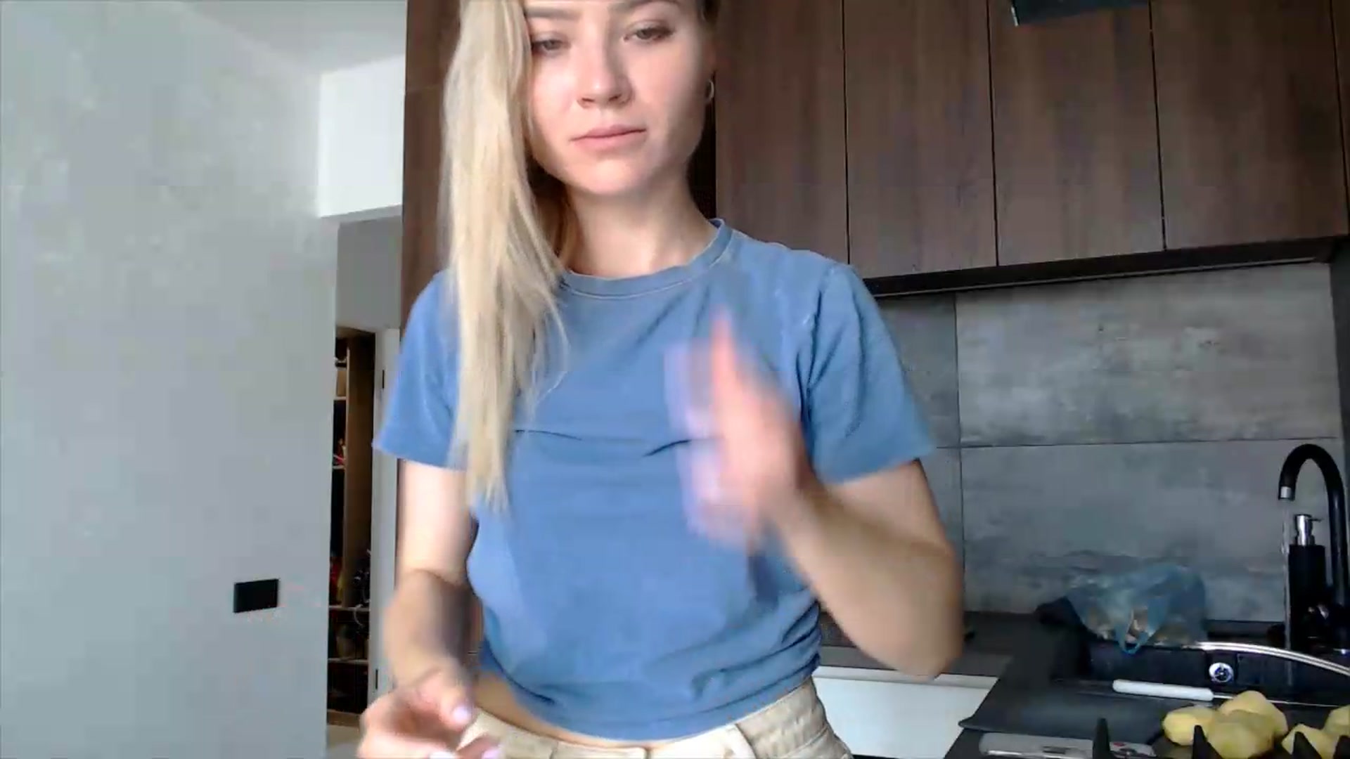 Gallery image thumbnail from fiancee's myfreecams stream on, 06/05/2026, 13:12 image 4 of 20